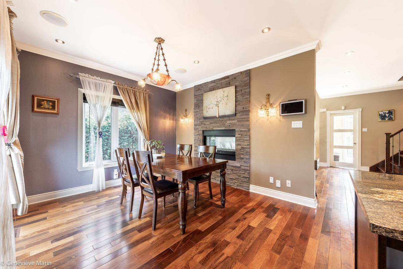 Dining room - 3200 Rue De L'Aubépine, Saint-Bruno-De-Montarville, QC - Indoor Photo Showing Dining Room With Fireplace