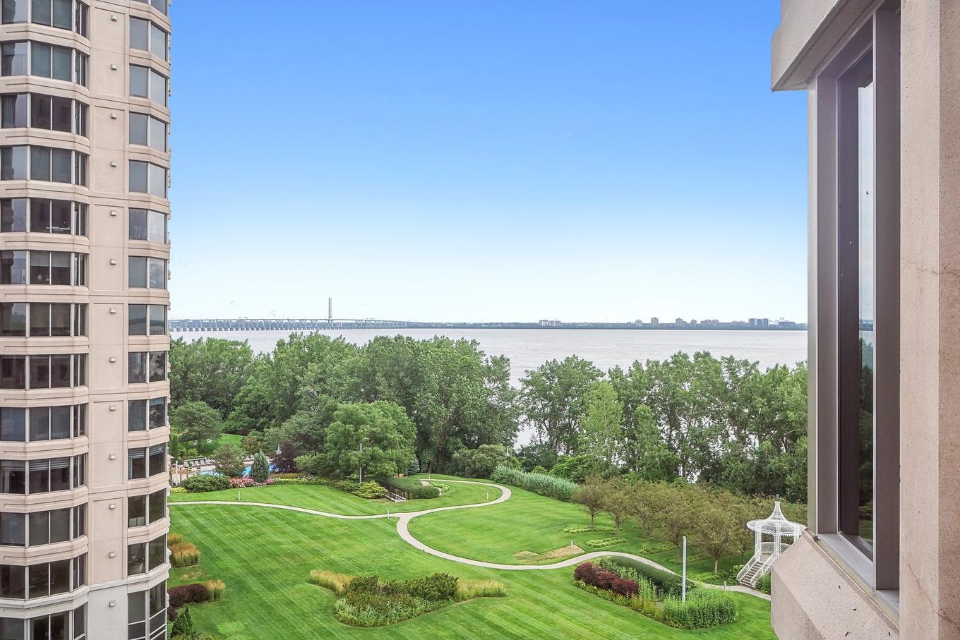 Vue - 807-300 Av. Des Sommets, Montréal (Verdun/Île-Des-Soeurs), QC - Outdoor With Body Of Water