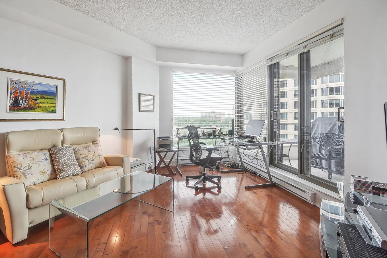 Salon - 807-300 Av. Des Sommets, Montréal (Verdun/Île-Des-Soeurs), QC - Indoor