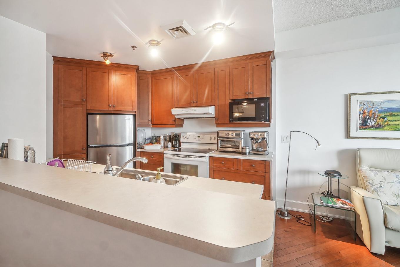 Cuisine - 807-300 Av. Des Sommets, Montréal (Verdun/Île-Des-Soeurs), QC - Indoor Photo Showing Kitchen With Double Sink