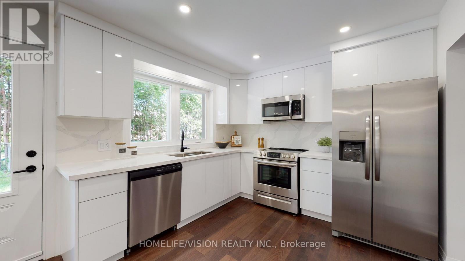 12 Flaremore Crescent, Toronto, ON - Indoor Photo Showing Kitchen With Double Sink With Upgraded Kitchen