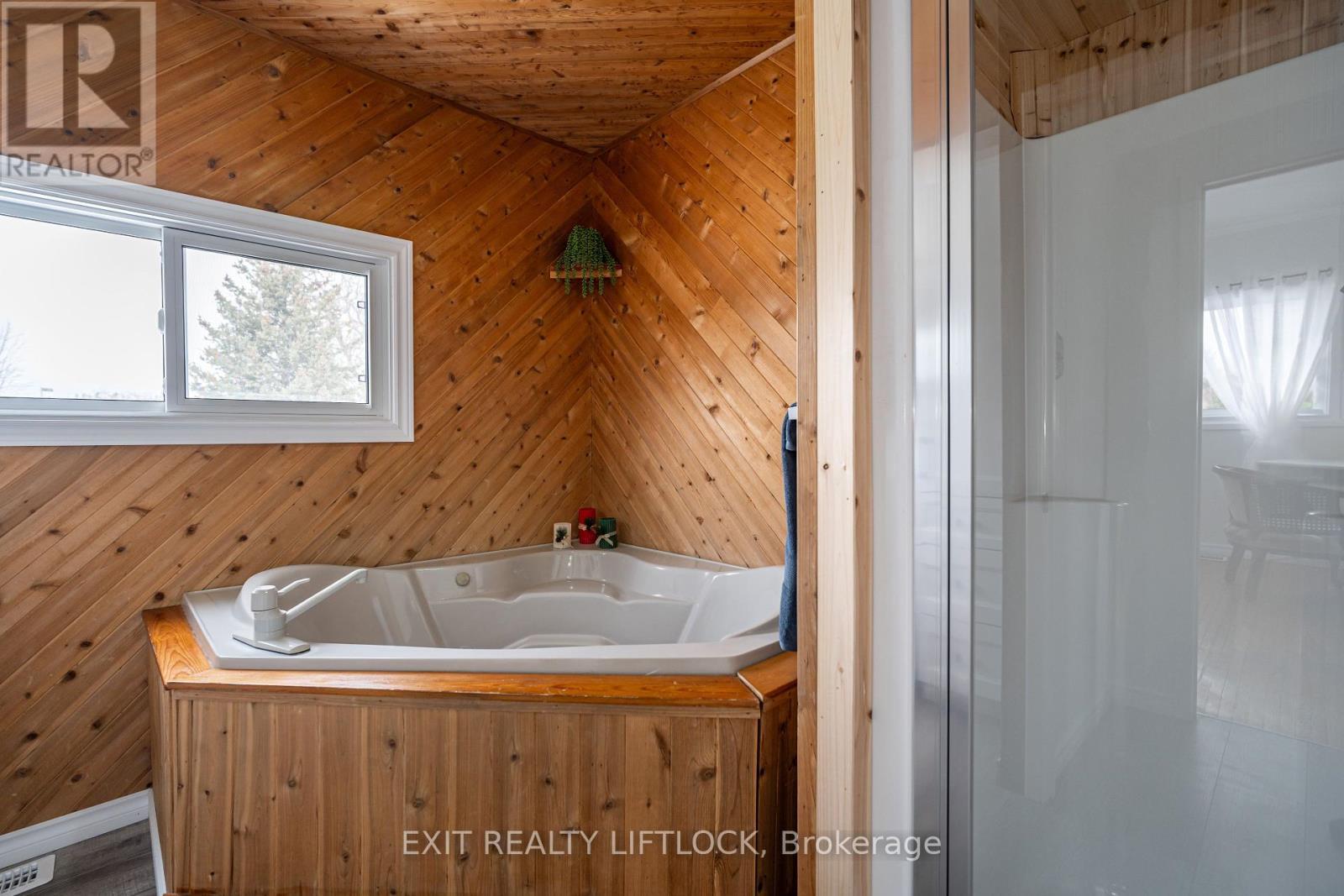 1301 County Rd 28, Otonabee-South Monaghan, ON - Indoor Photo Showing Bathroom