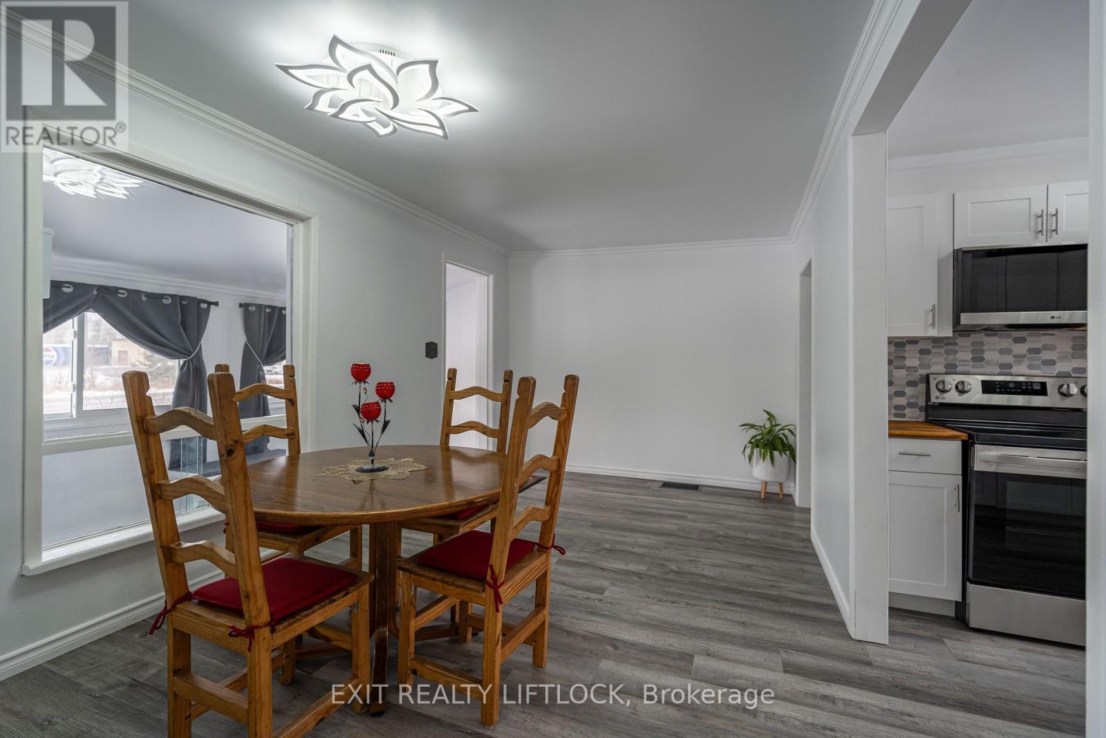 1301 County Rd 28, Otonabee-South Monaghan, ON - Indoor Photo Showing Dining Room