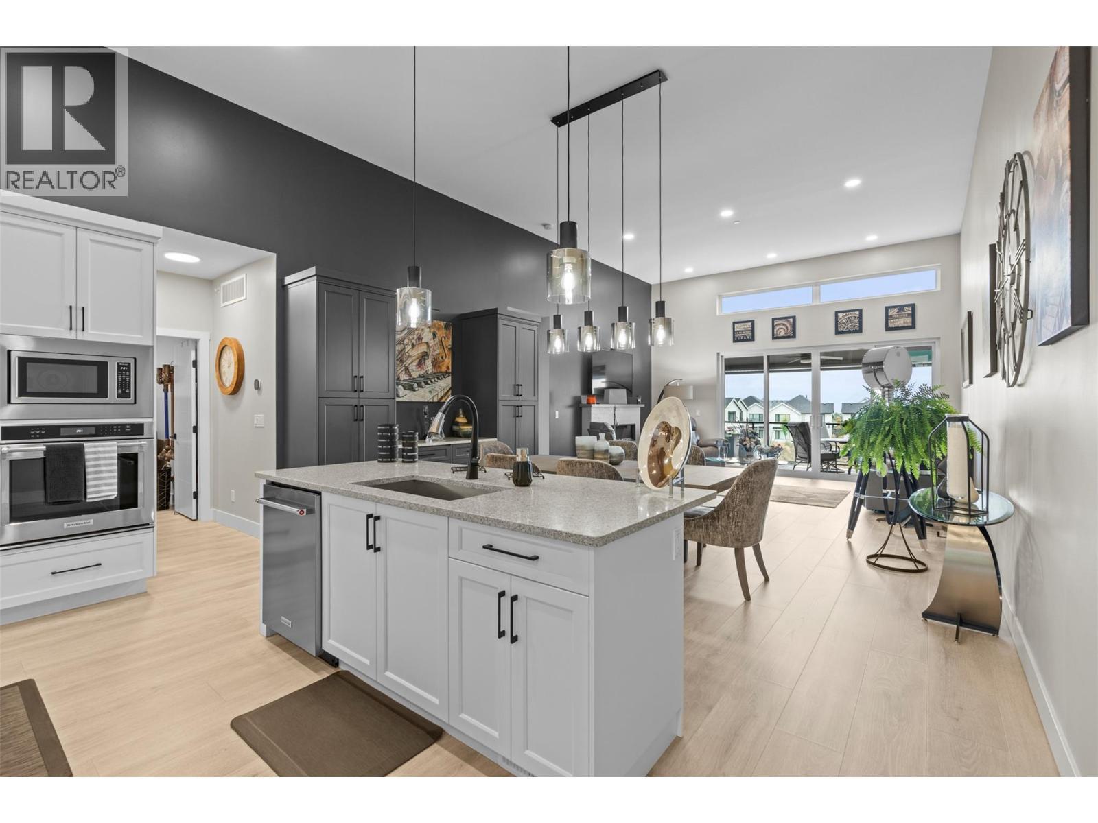 269 Diamond Way Unit# 13, Vernon, BC - Indoor Photo Showing Kitchen With Upgraded Kitchen