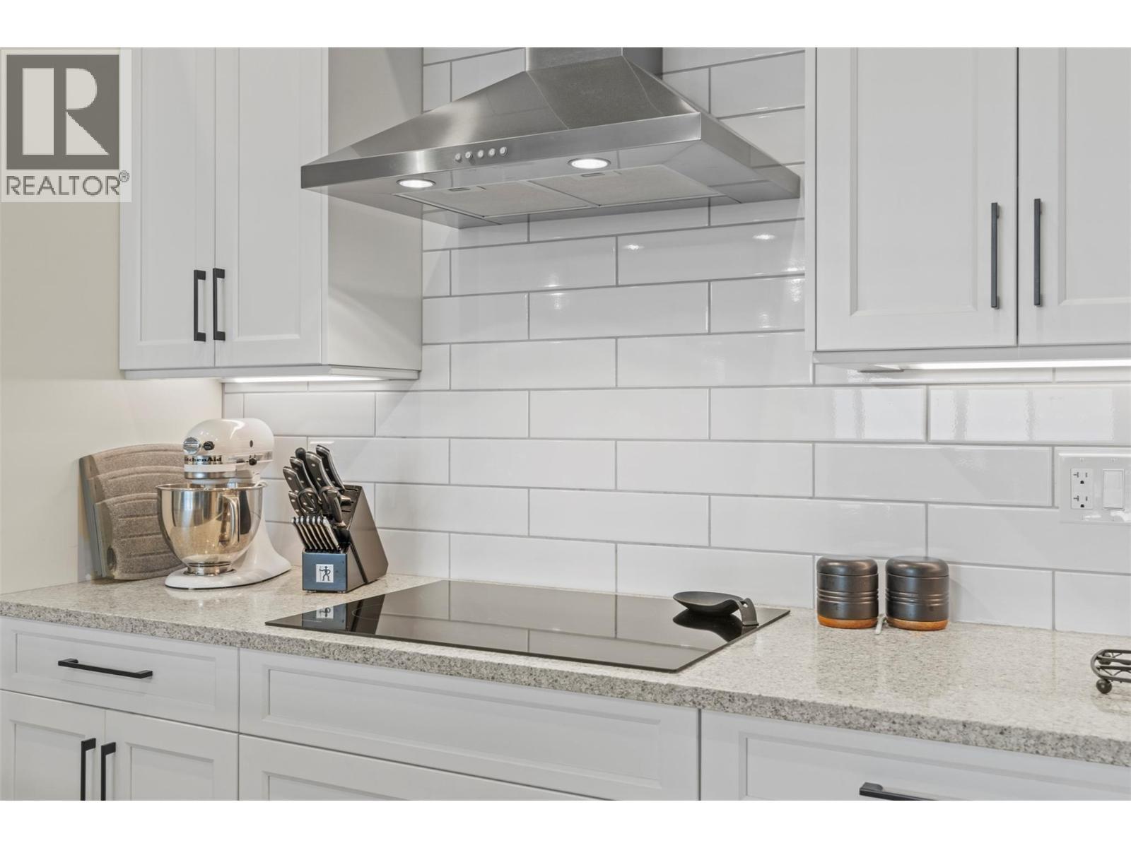 269 Diamond Way Unit# 13, Vernon, BC - Indoor Photo Showing Kitchen With Upgraded Kitchen