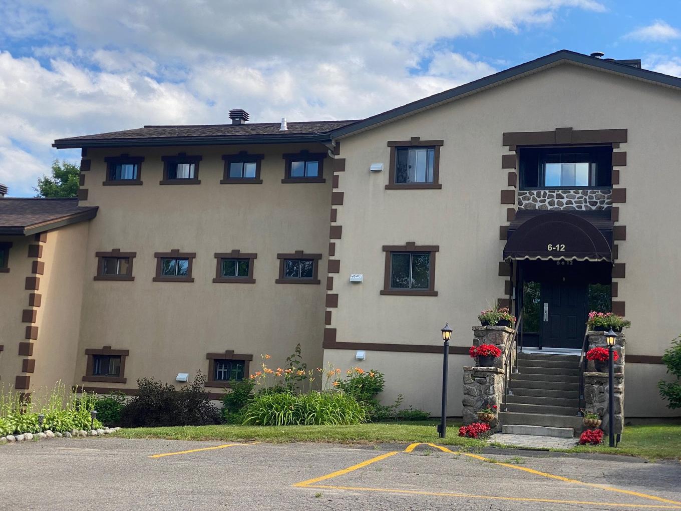 Frontage - 10-280 Rue De Grenoble, Sainte-Adèle, QC - Outdoor