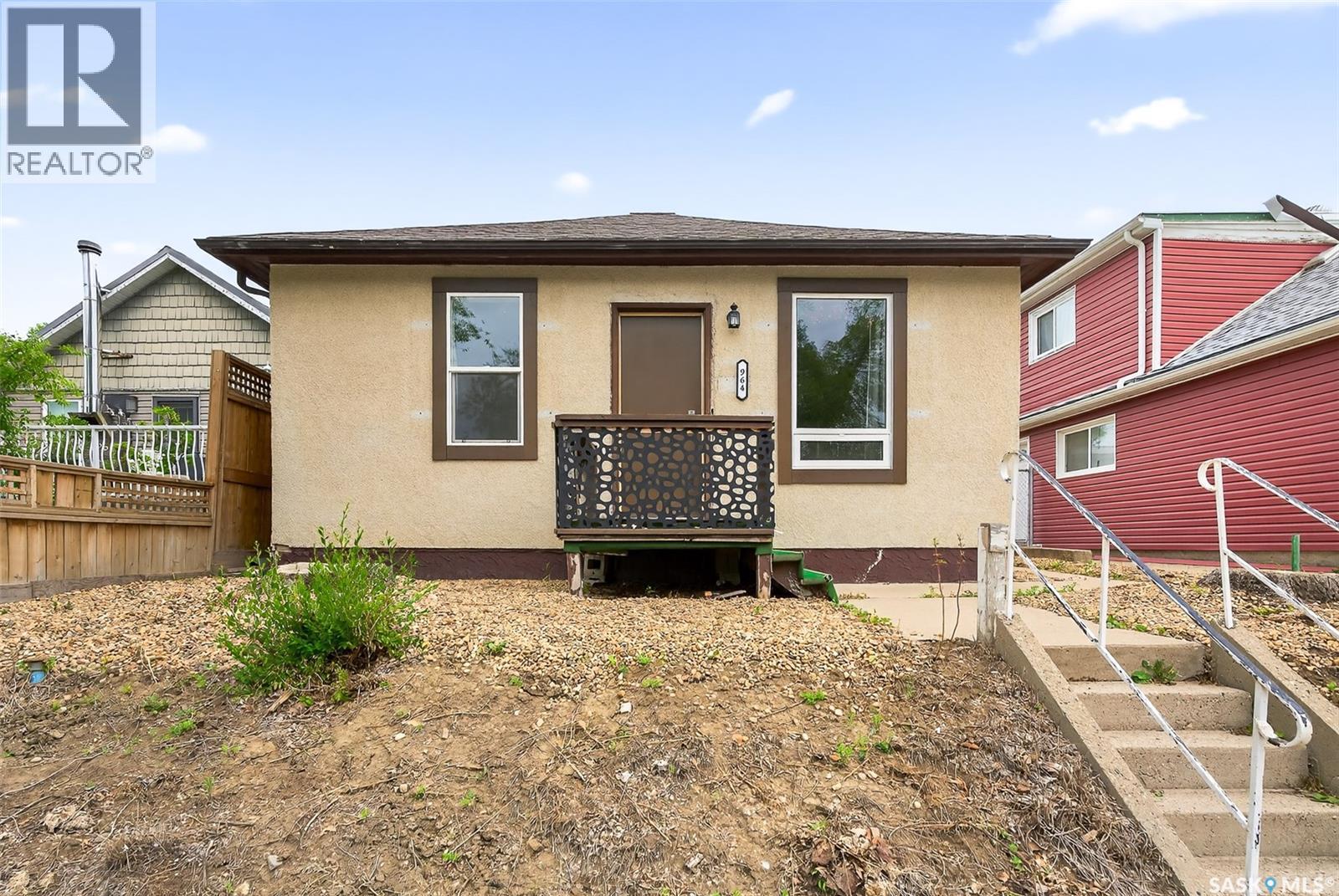 964 Athabasca Street W, Moose Jaw, SK - Outdoor