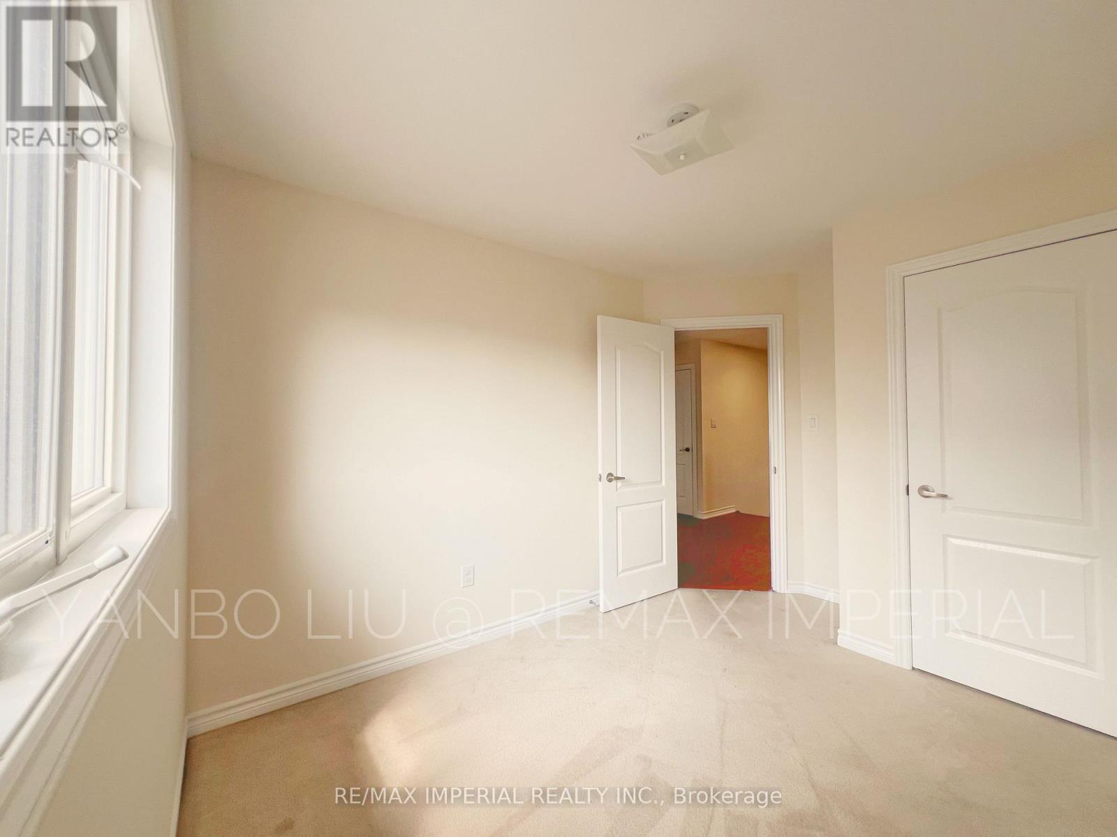 155 Art West Avenue, Newmarket, ON - Indoor Photo Showing Other Room