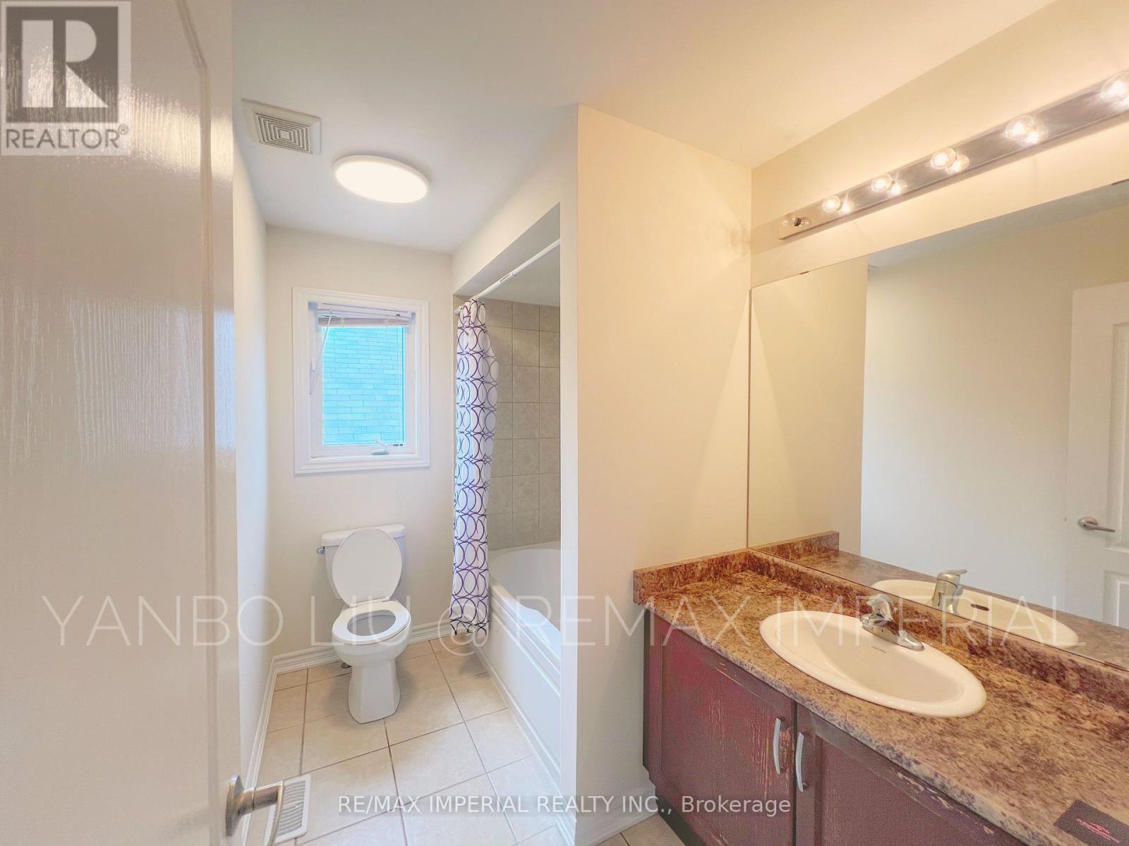 155 Art West Avenue, Newmarket, ON - Indoor Photo Showing Bathroom