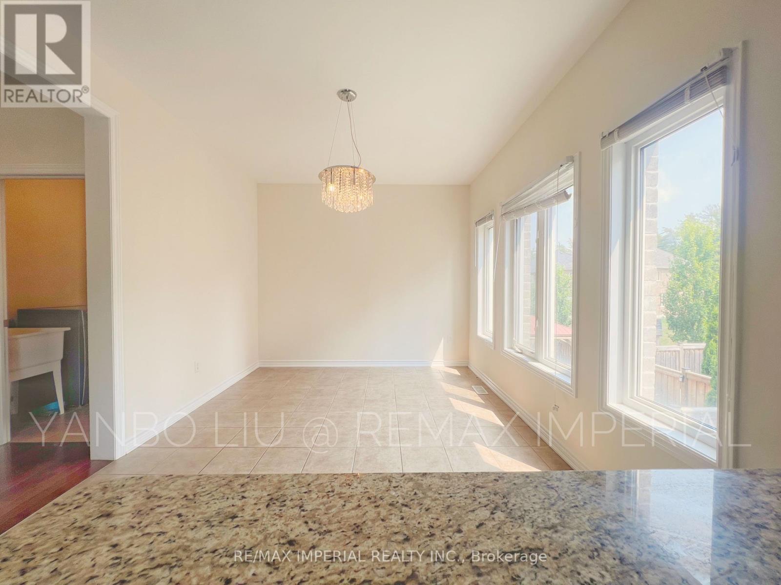 155 Art West Avenue, Newmarket, ON - Indoor Photo Showing Other Room