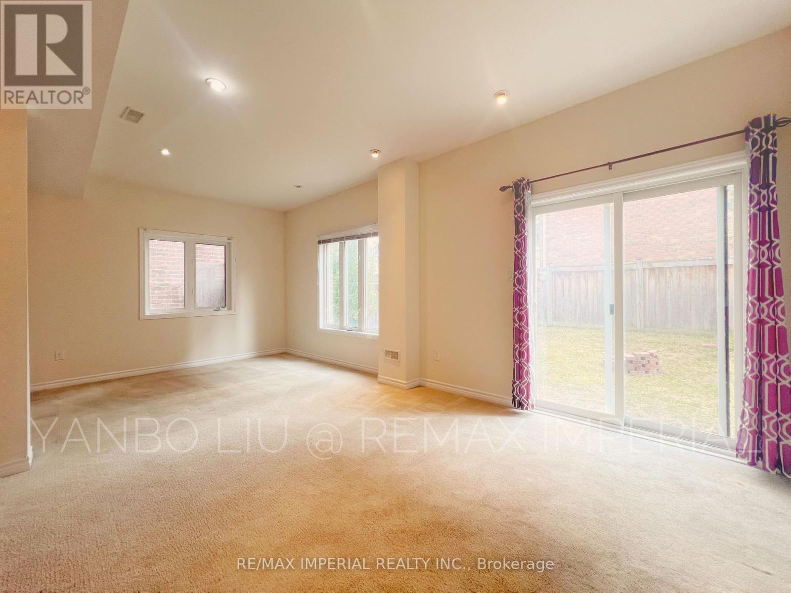 155 Art West Avenue, Newmarket, ON - Indoor Photo Showing Other Room