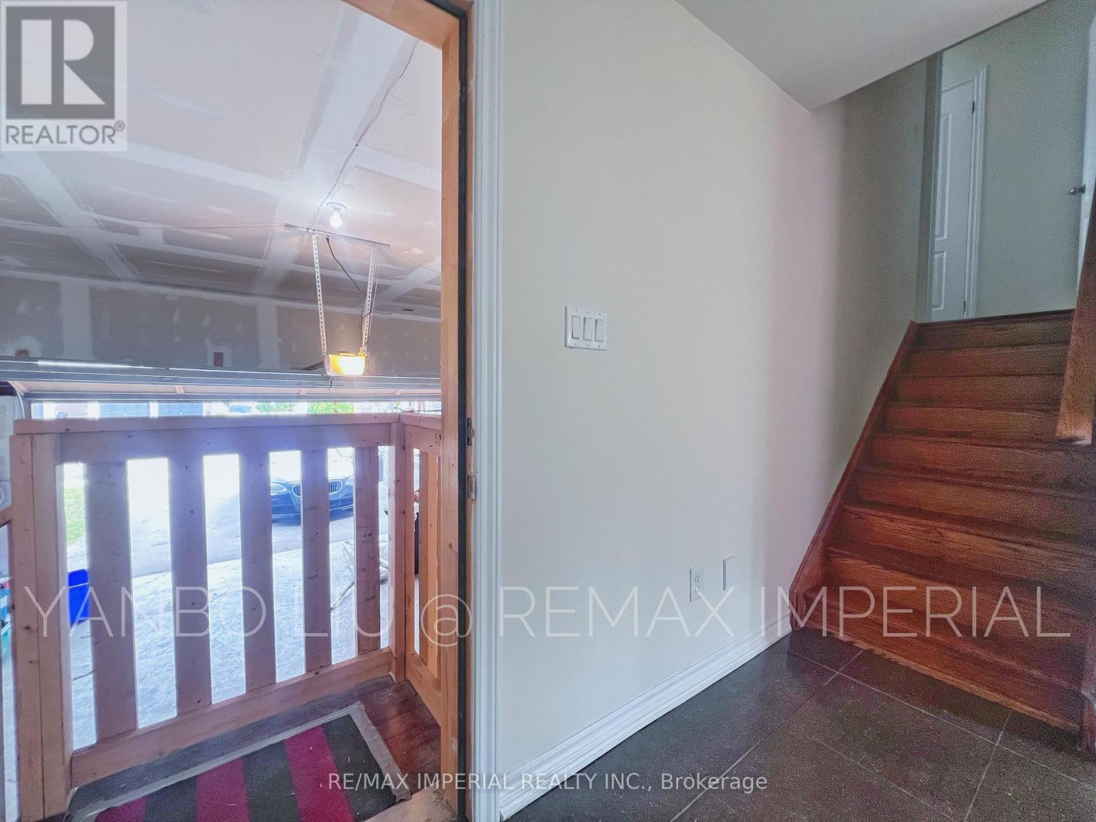 155 Art West Avenue, Newmarket, ON - Indoor Photo Showing Other Room