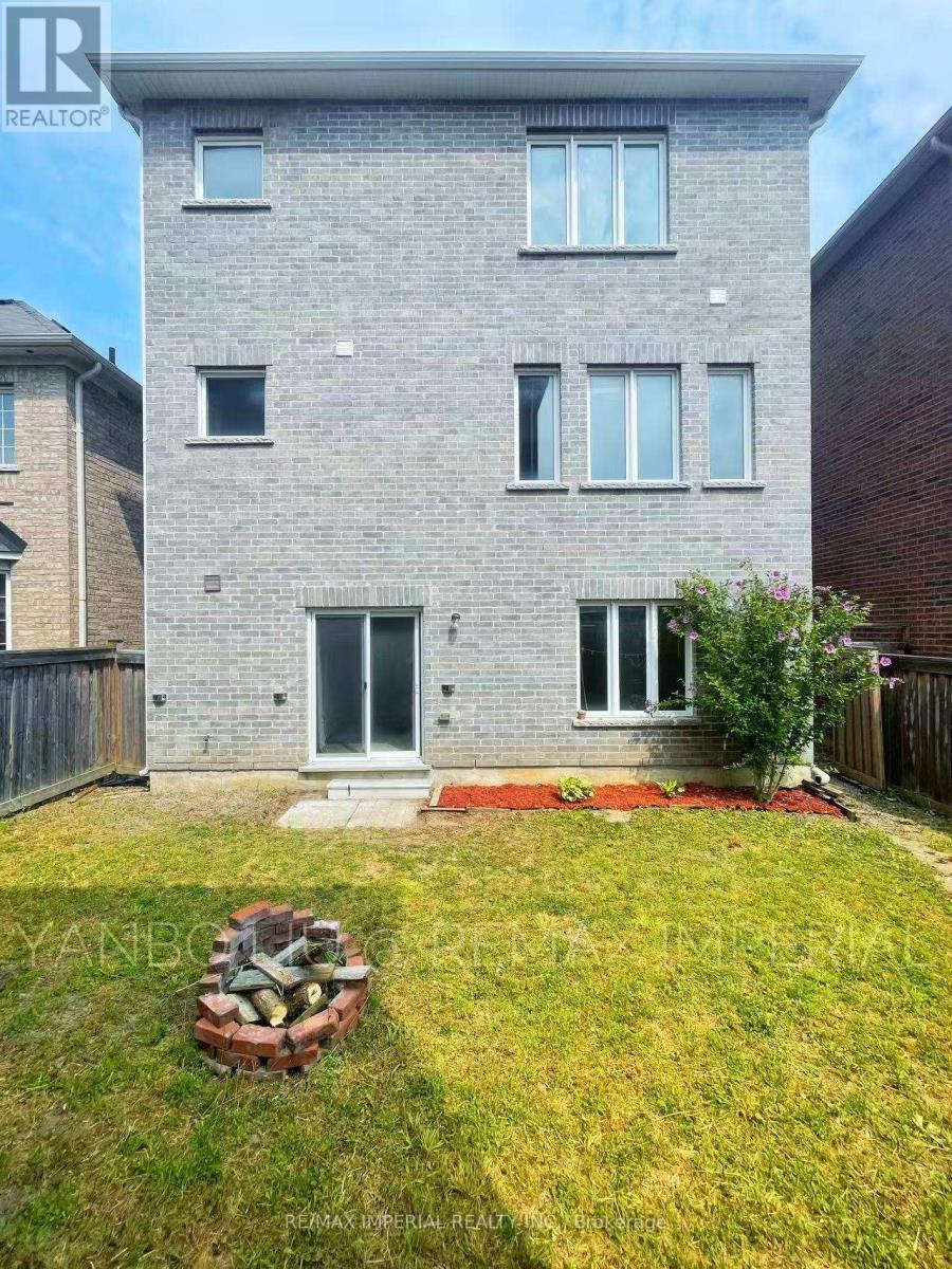 155 Art West Avenue, Newmarket, ON - Outdoor