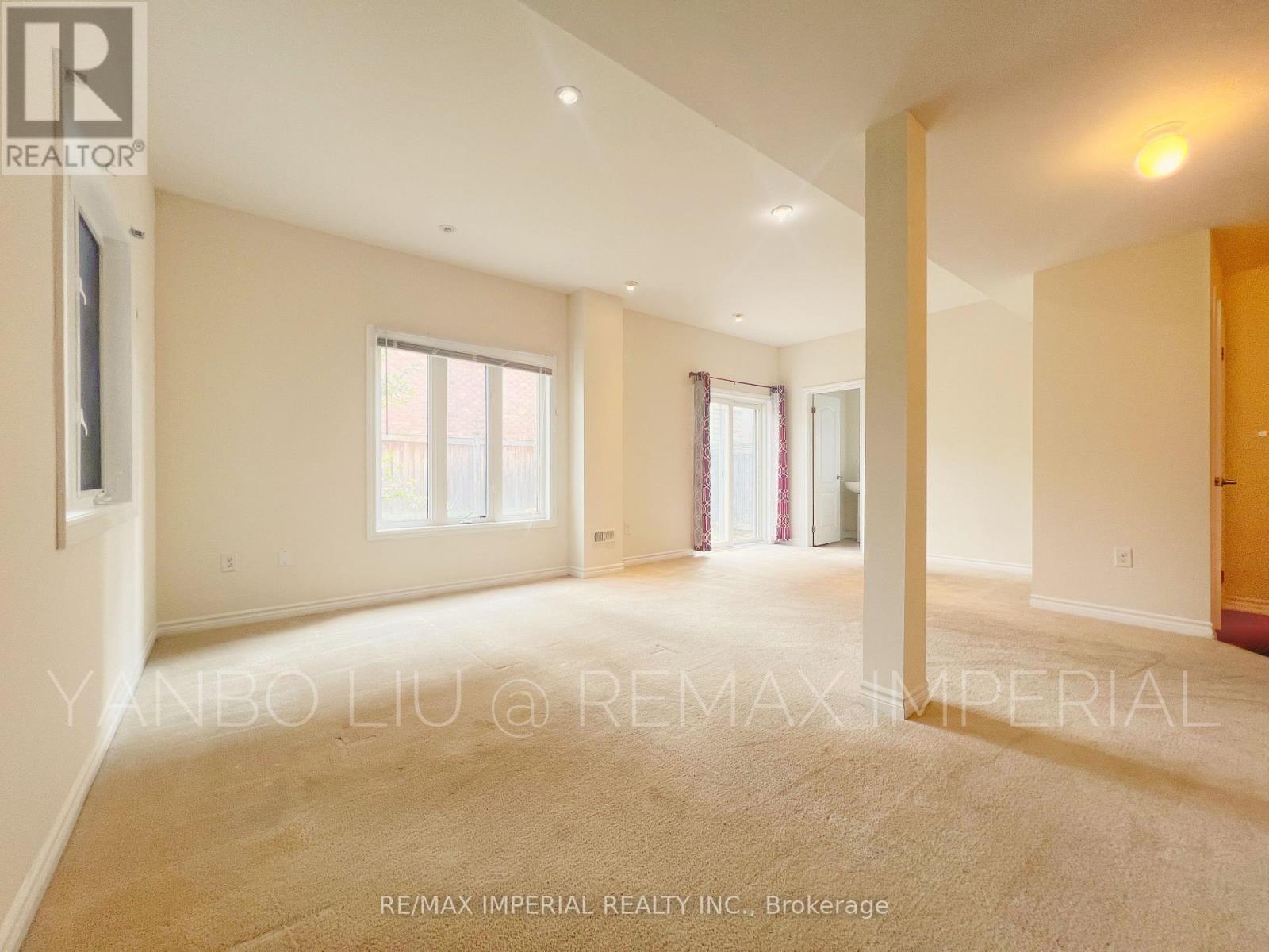 155 Art West Avenue, Newmarket, ON - Indoor Photo Showing Other Room