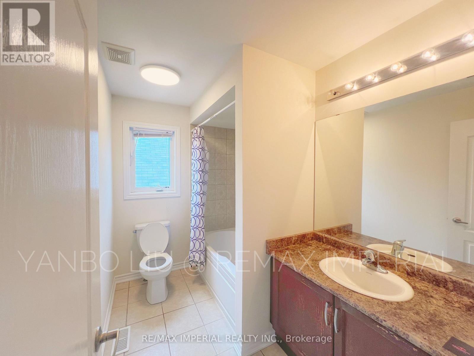 155 Art West Avenue, Newmarket, ON - Indoor Photo Showing Bathroom