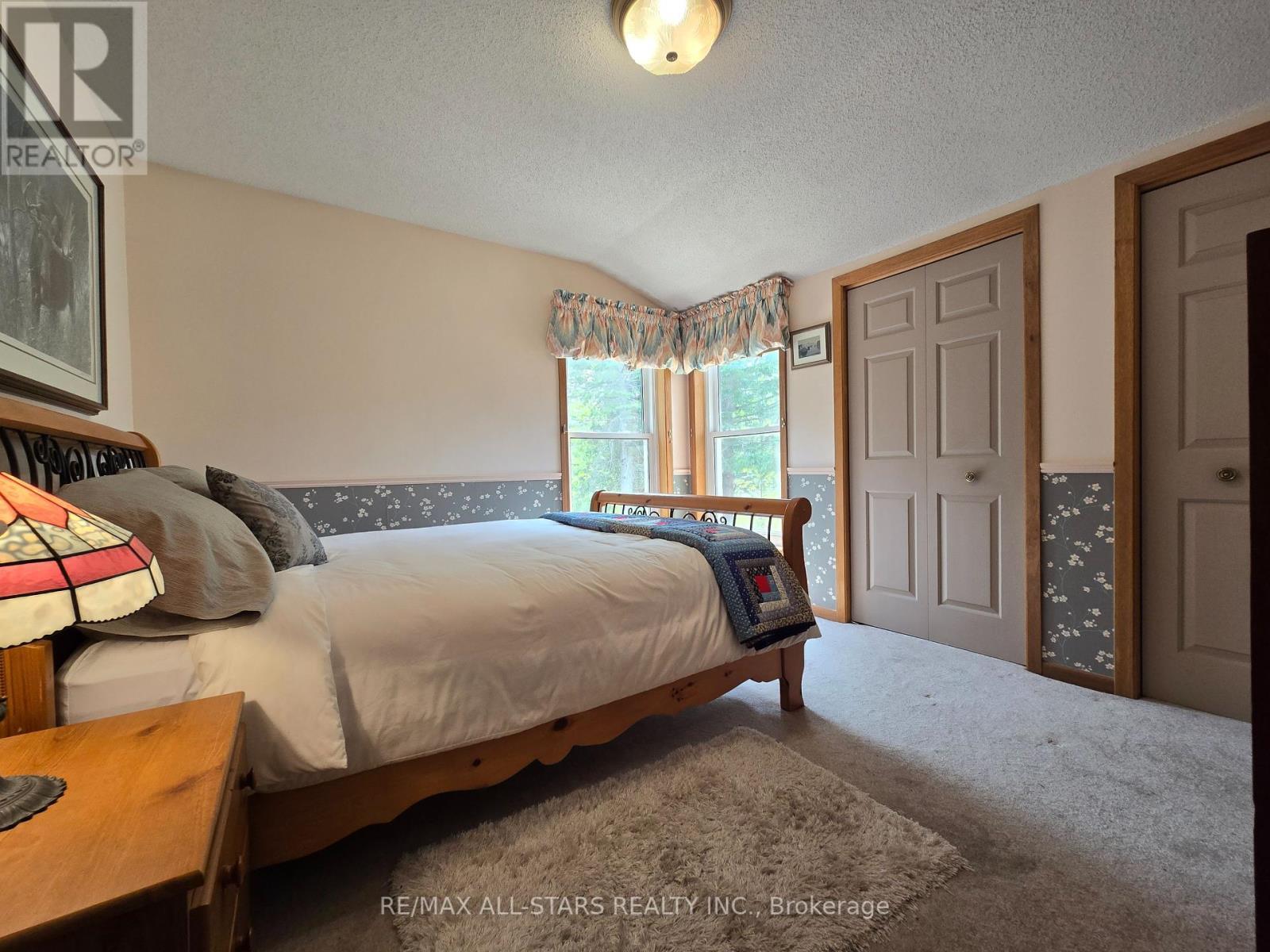 321 Rabys Shore Drive, Kawartha Lakes (Fenelon Falls), ON - Indoor Photo Showing Bedroom