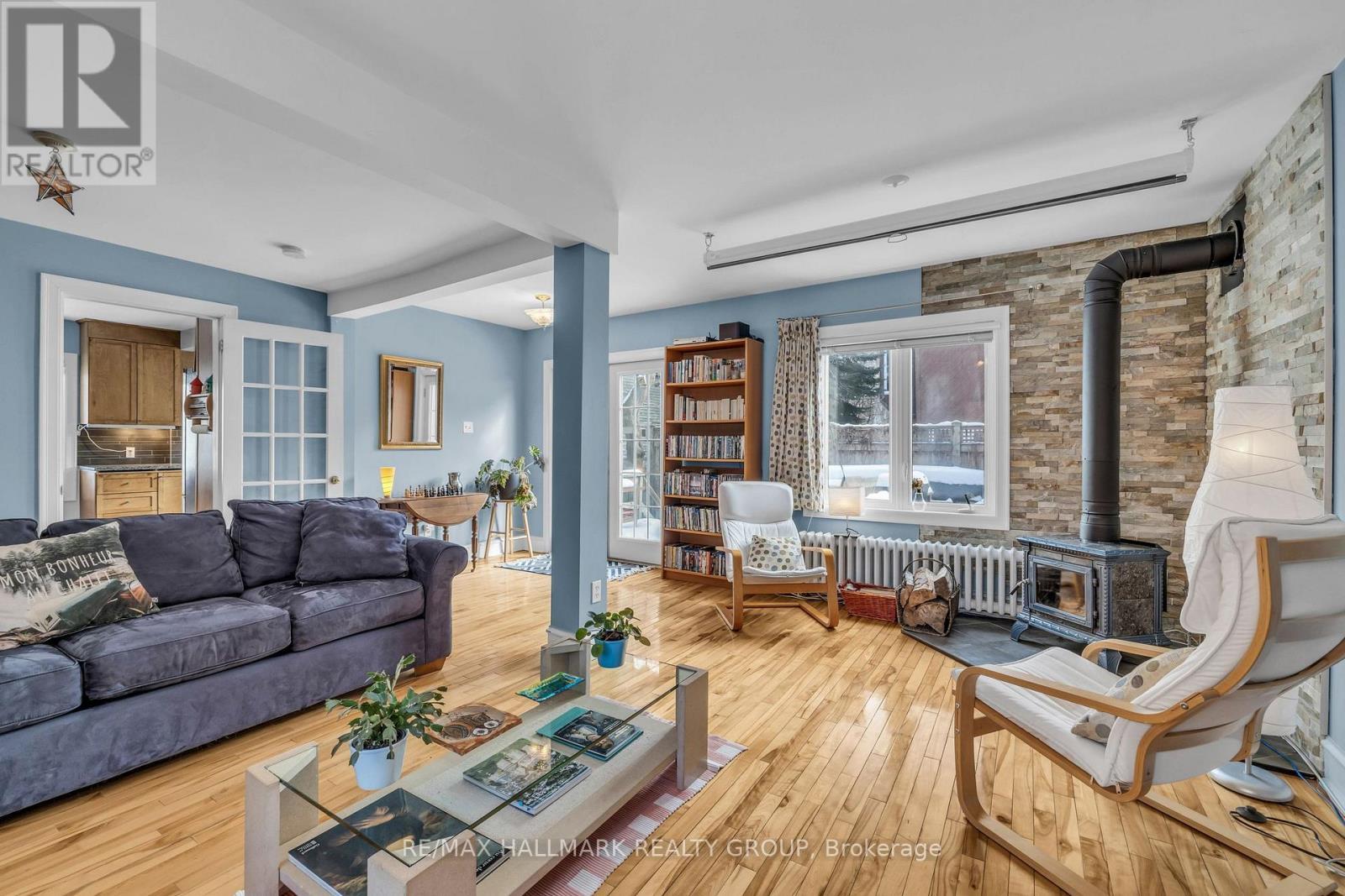 396 Daly Avenue, Ottawa, ON - Indoor Photo Showing Living Room