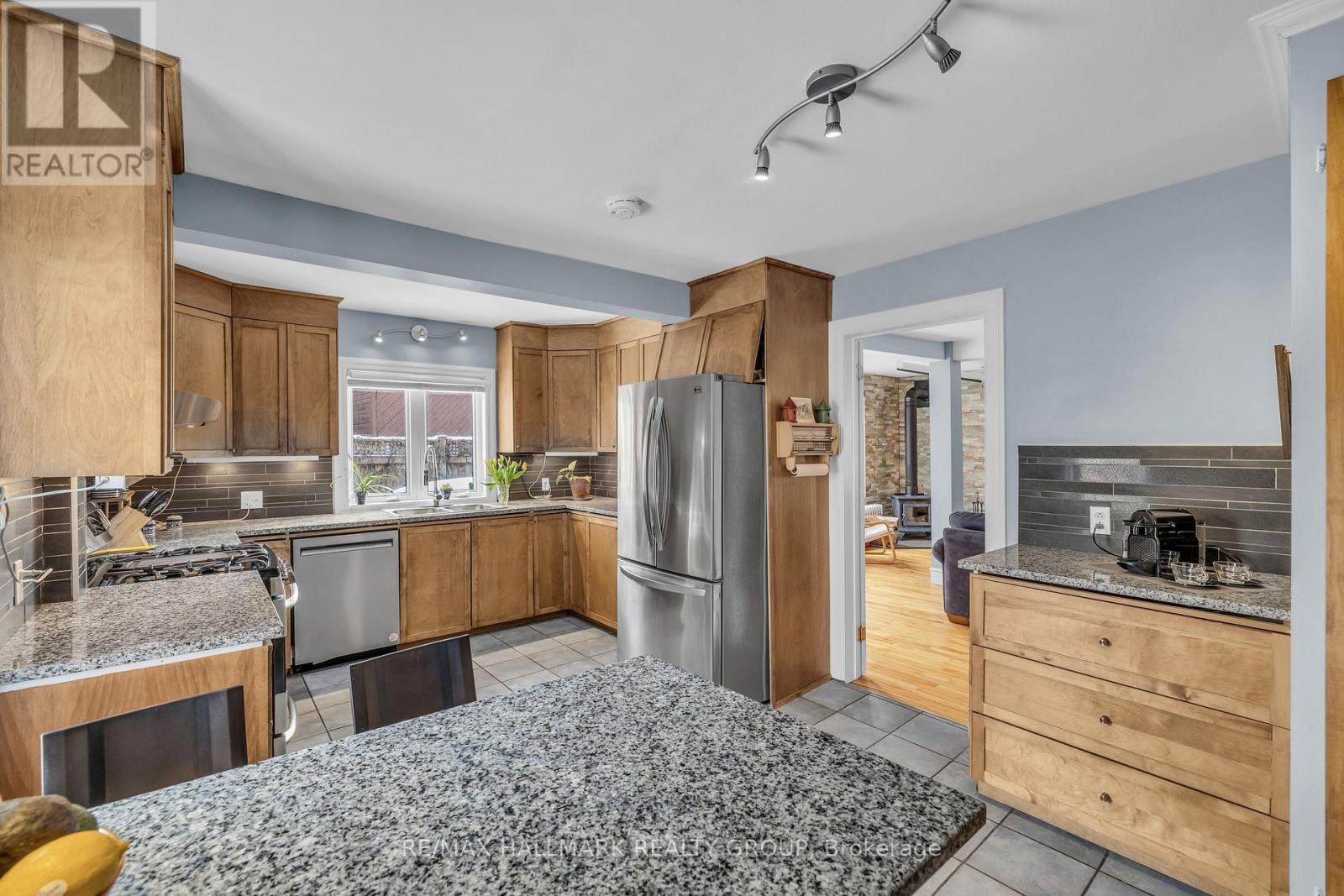Stainless steel appliances - 396 Daly Avenue, Ottawa, ON - Indoor Photo Showing Kitchen With Stainless Steel Kitchen