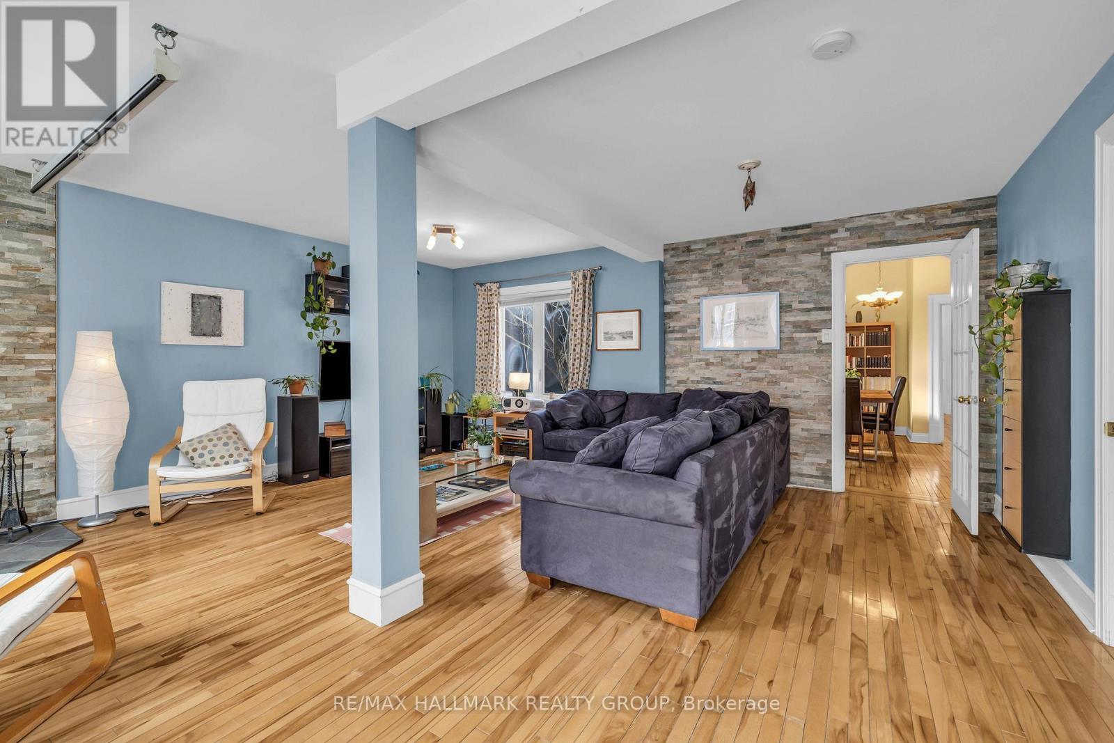 396 Daly Avenue, Ottawa, ON - Indoor Photo Showing Living Room With Fireplace