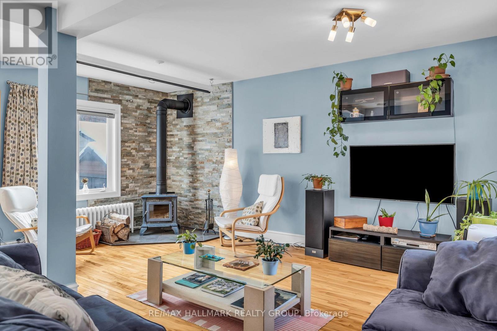 wood burning stove - 396 Daly Avenue, Ottawa, ON - Indoor Photo Showing Living Room With Fireplace