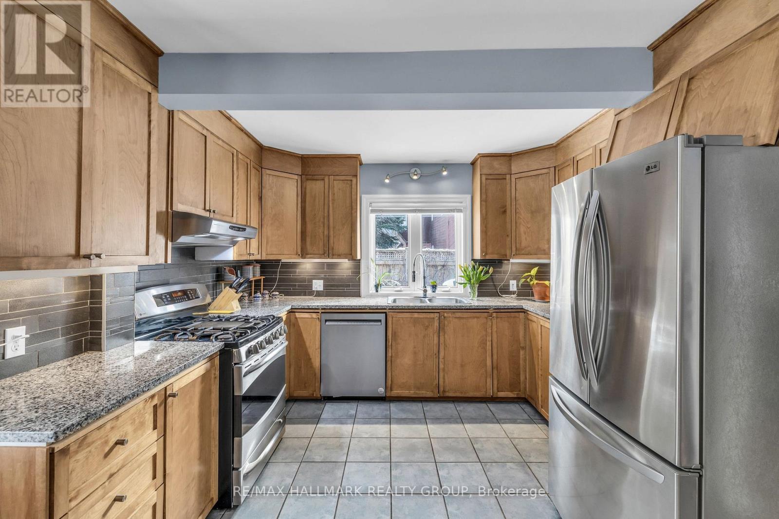 396 Daly Avenue, Ottawa, ON - Indoor Photo Showing Kitchen With Stainless Steel Kitchen With Double Sink