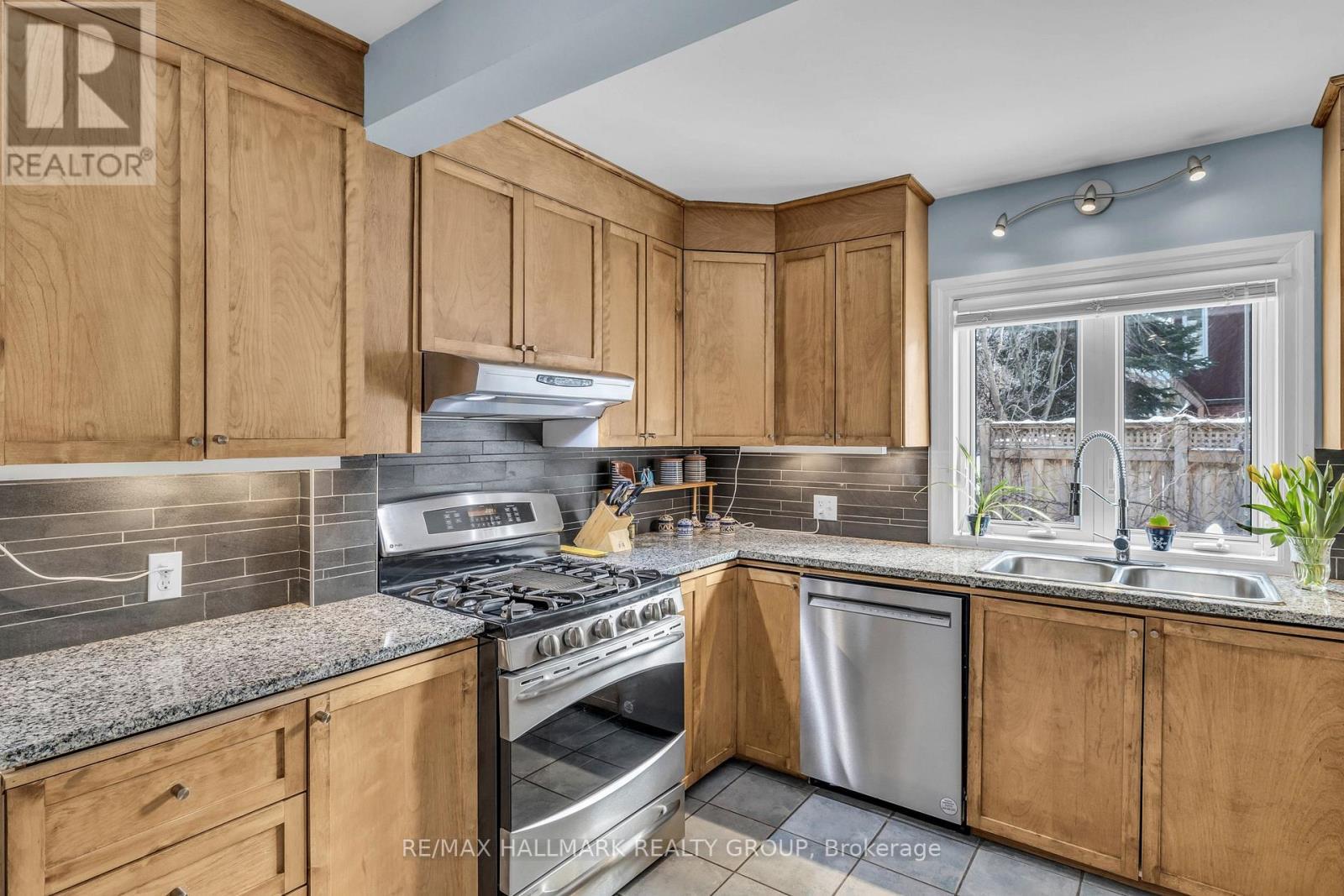 396 Daly Avenue, Ottawa, ON - Indoor Photo Showing Kitchen With Stainless Steel Kitchen With Double Sink