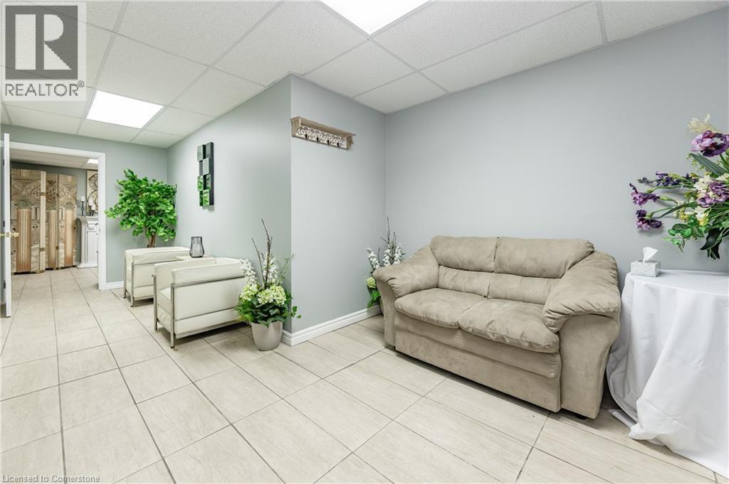 288 Kemp Road W, Grimsby, ON