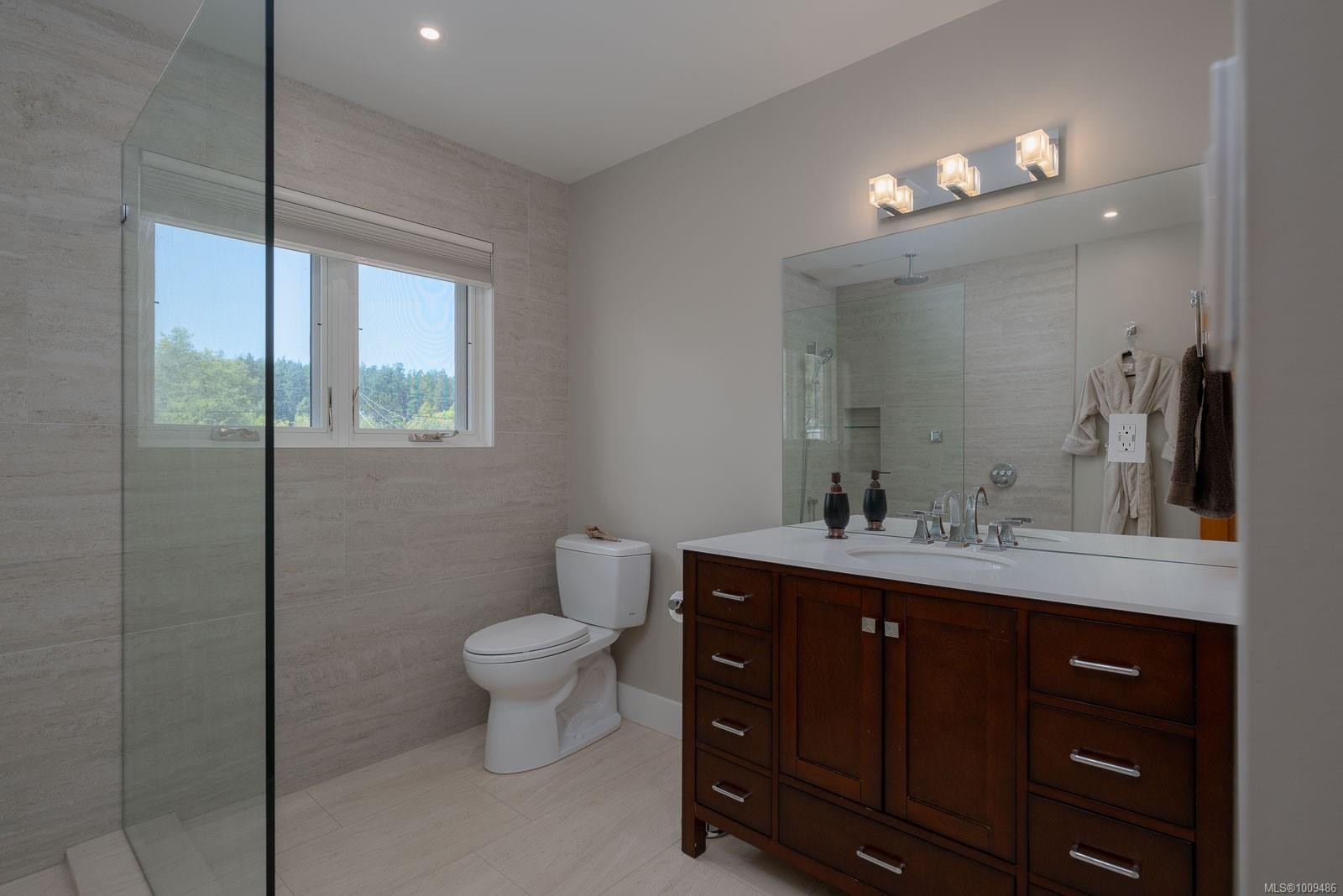 5411 Parker Ave, Saanich, BC