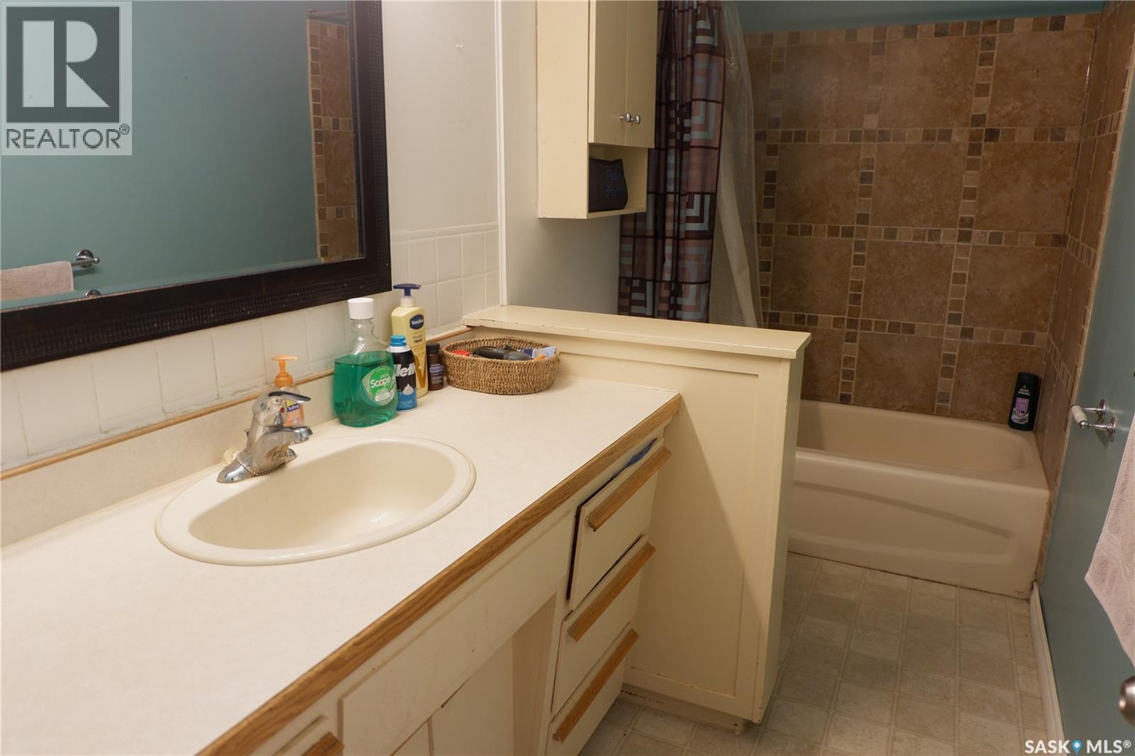314 Columbus Drive, Rockglen, SK - Indoor Photo Showing Bathroom