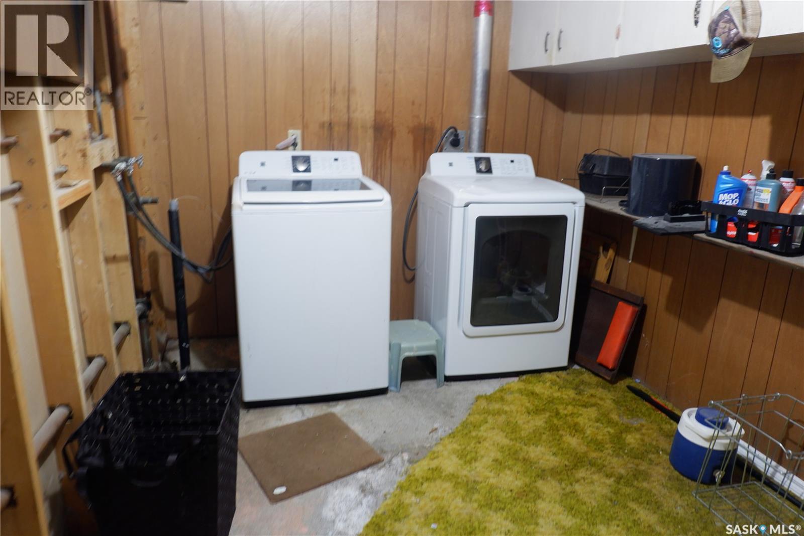 314 Columbus Drive, Rockglen, SK - Indoor Photo Showing Laundry Room