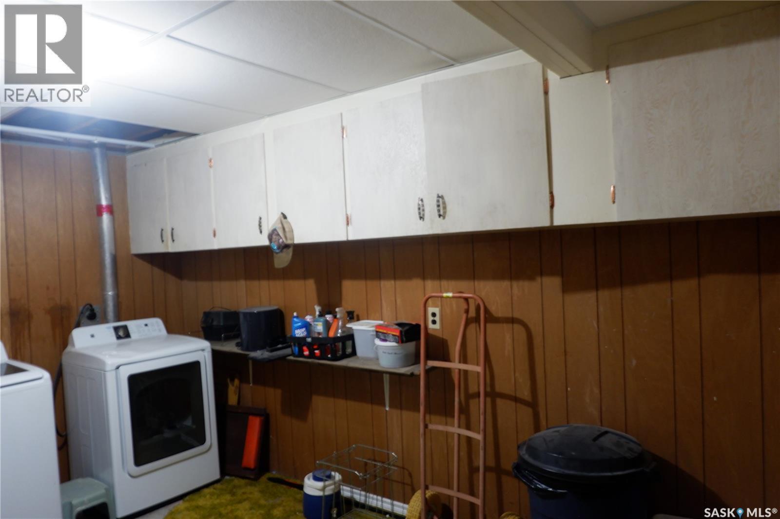 314 Columbus Drive, Rockglen, SK - Indoor Photo Showing Laundry Room