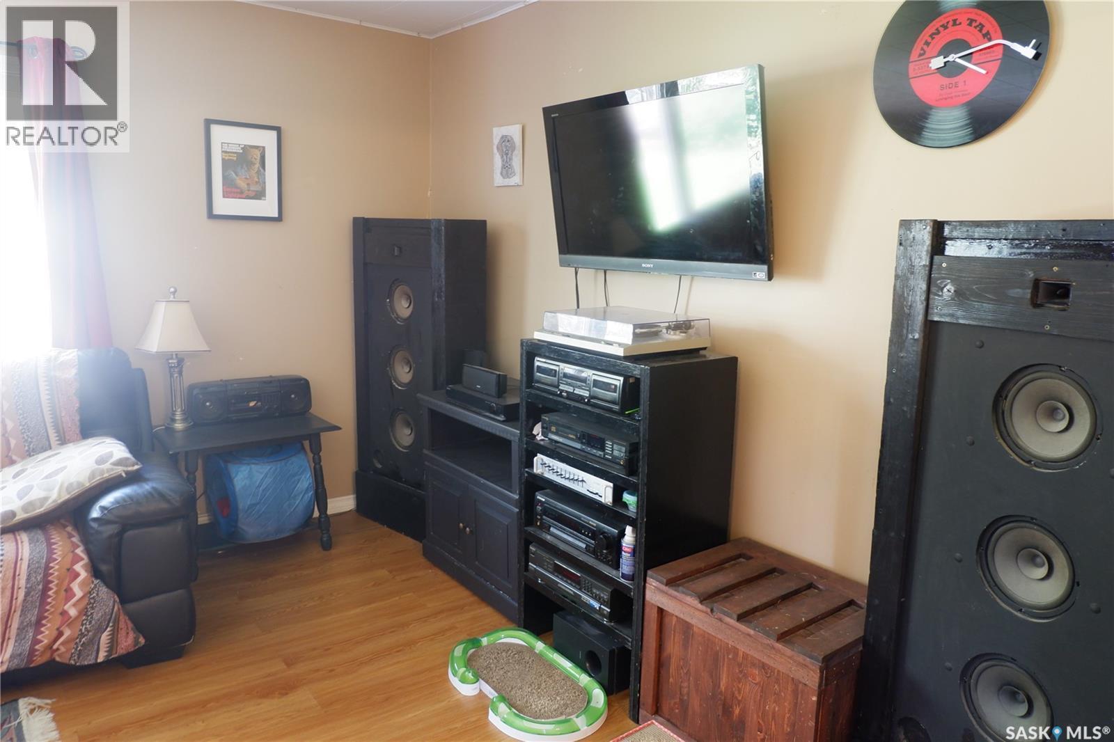 314 Columbus Drive, Rockglen, SK - Indoor