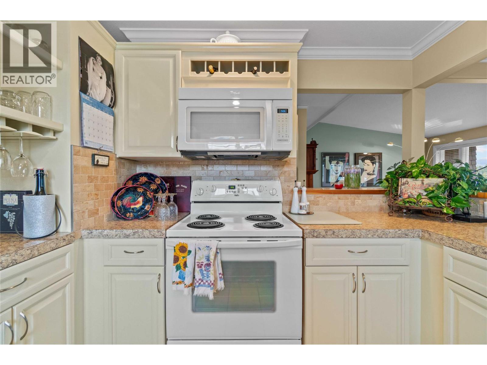 2552 Golf View Crescent, Blind Bay, BC - Indoor Photo Showing Kitchen