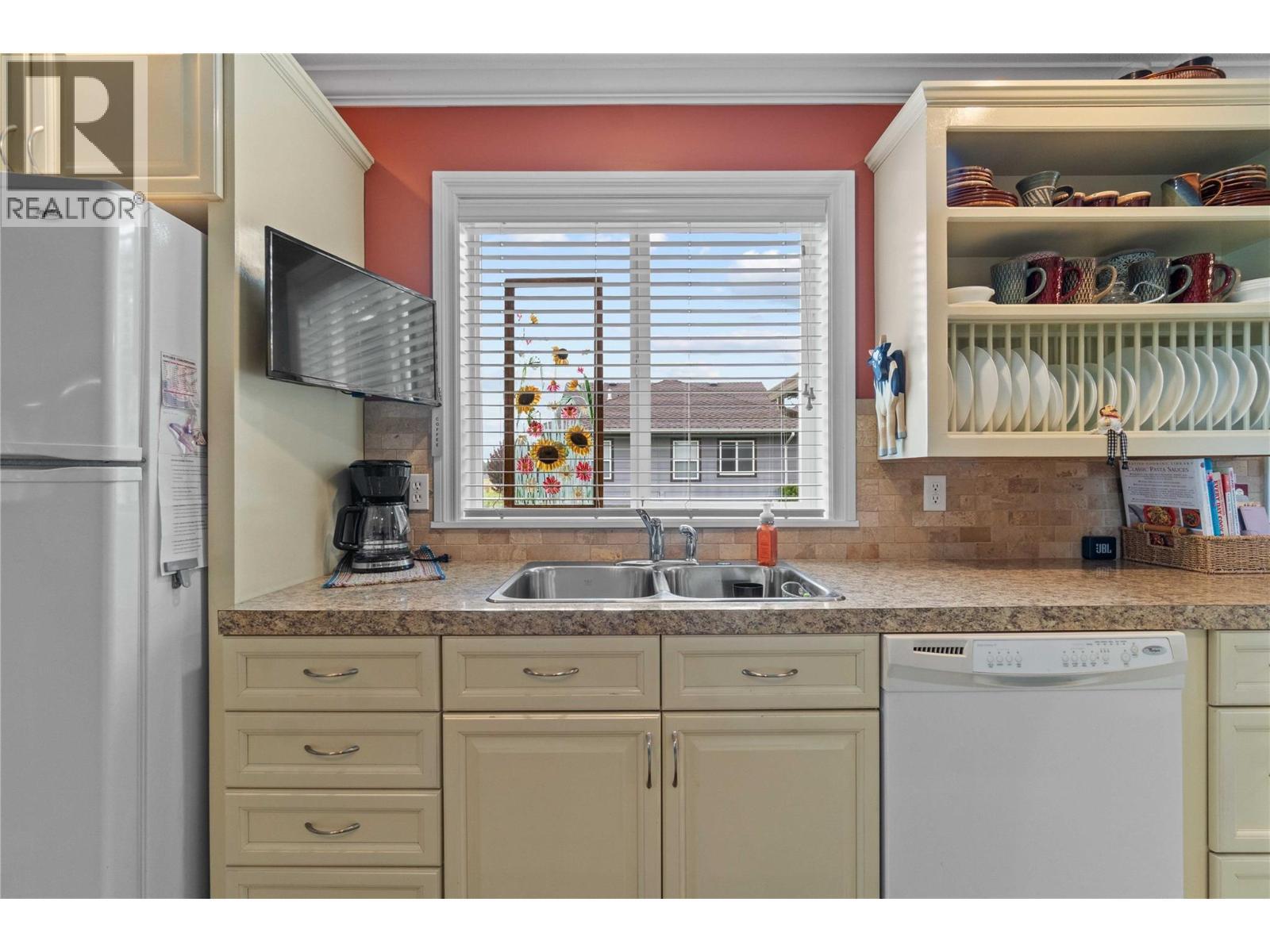 2552 Golf View Crescent, Blind Bay, BC - Indoor Photo Showing Kitchen With Double Sink