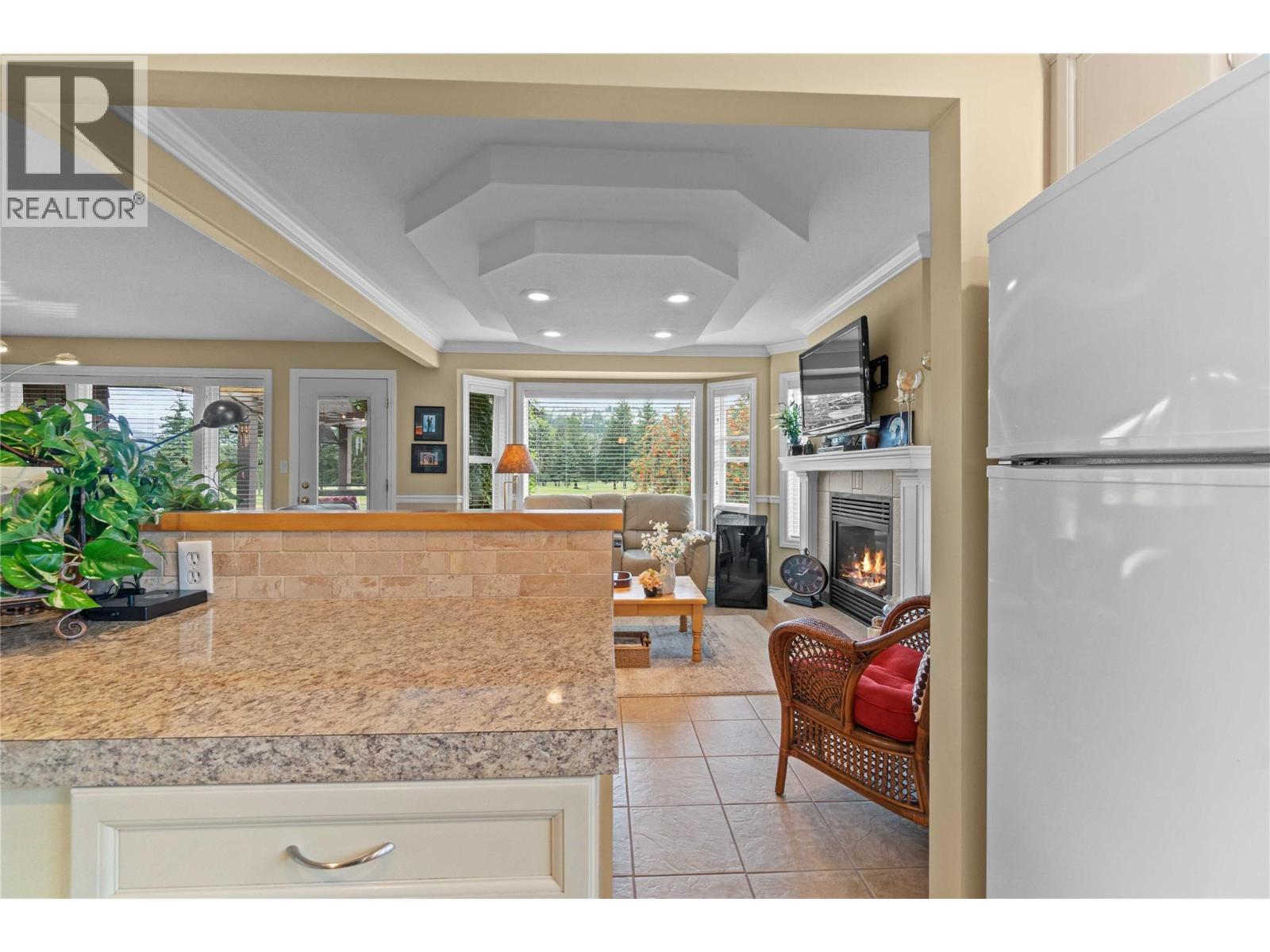 2552 Golf View Crescent, Blind Bay, BC - Indoor With Fireplace