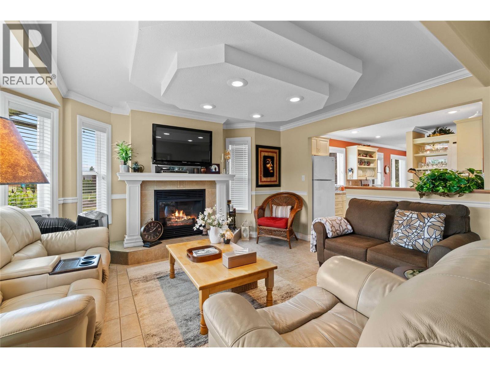 2552 Golf View Crescent, Blind Bay, BC - Indoor Photo Showing Living Room With Fireplace