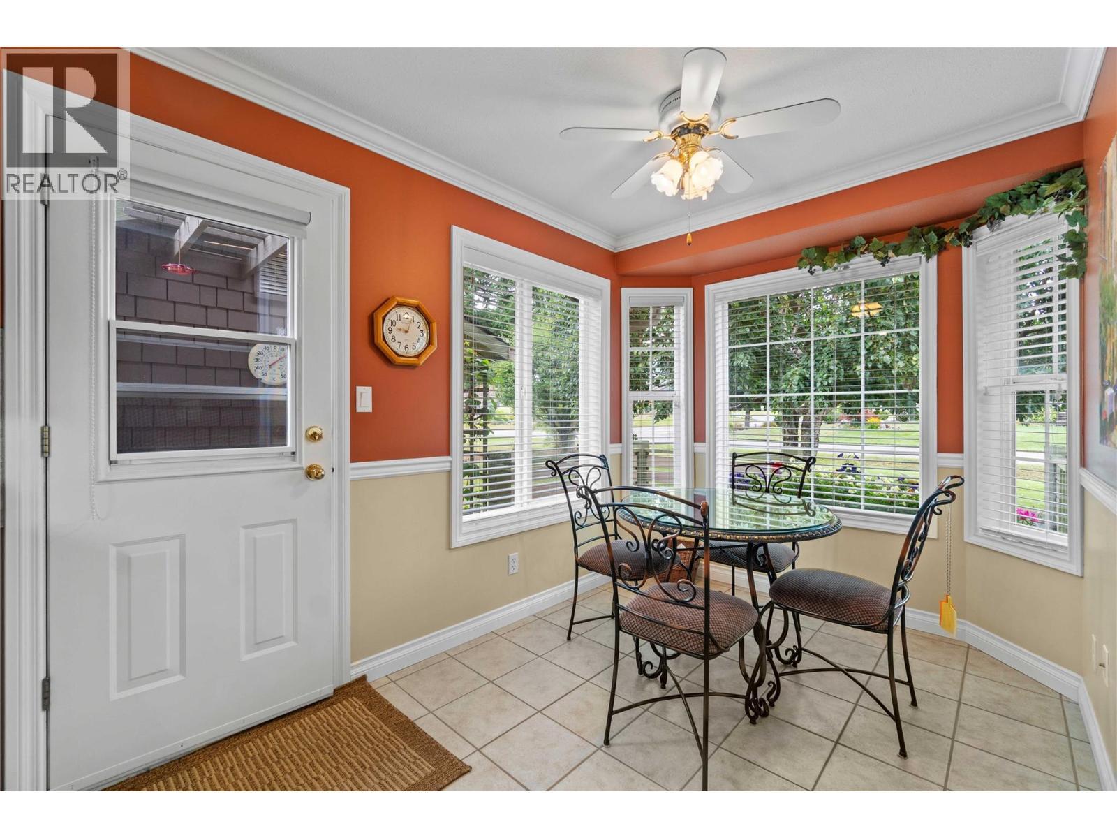 2552 Golf View Crescent, Blind Bay, BC - Indoor Photo Showing Dining Room