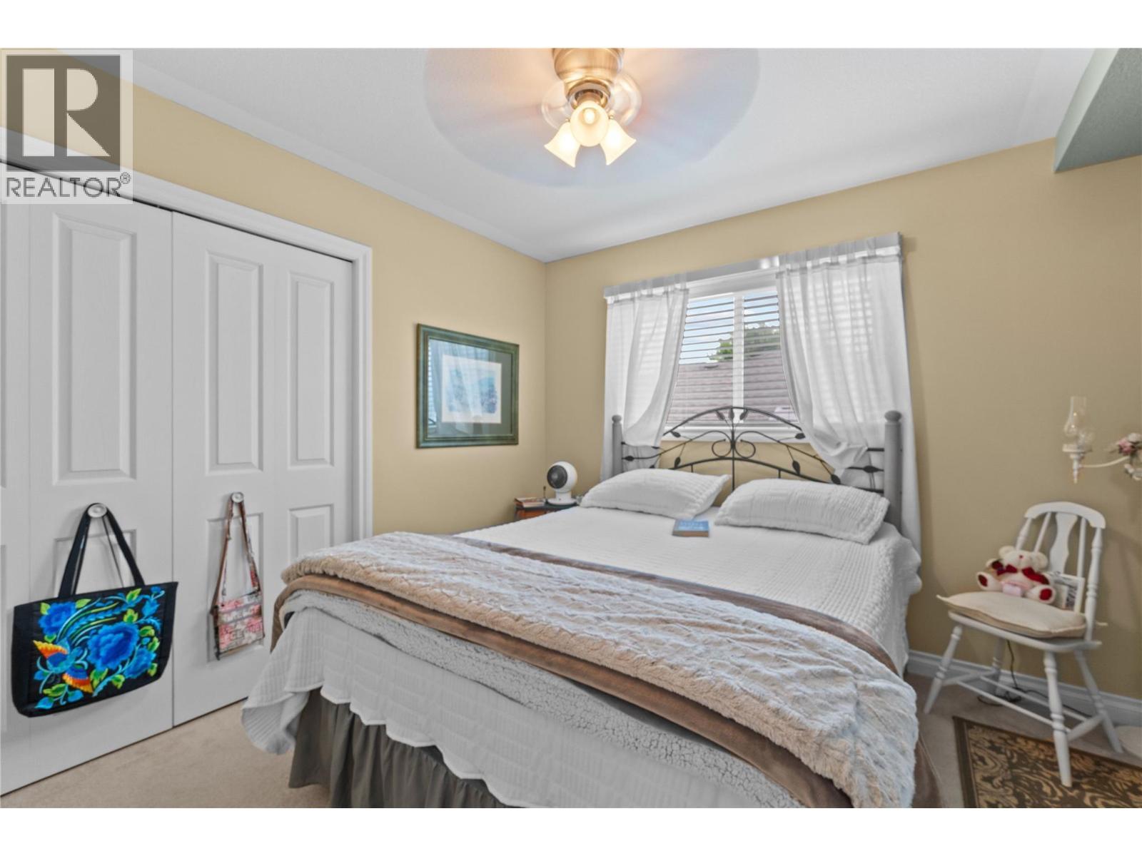 2552 Golf View Crescent, Blind Bay, BC - Indoor Photo Showing Bedroom