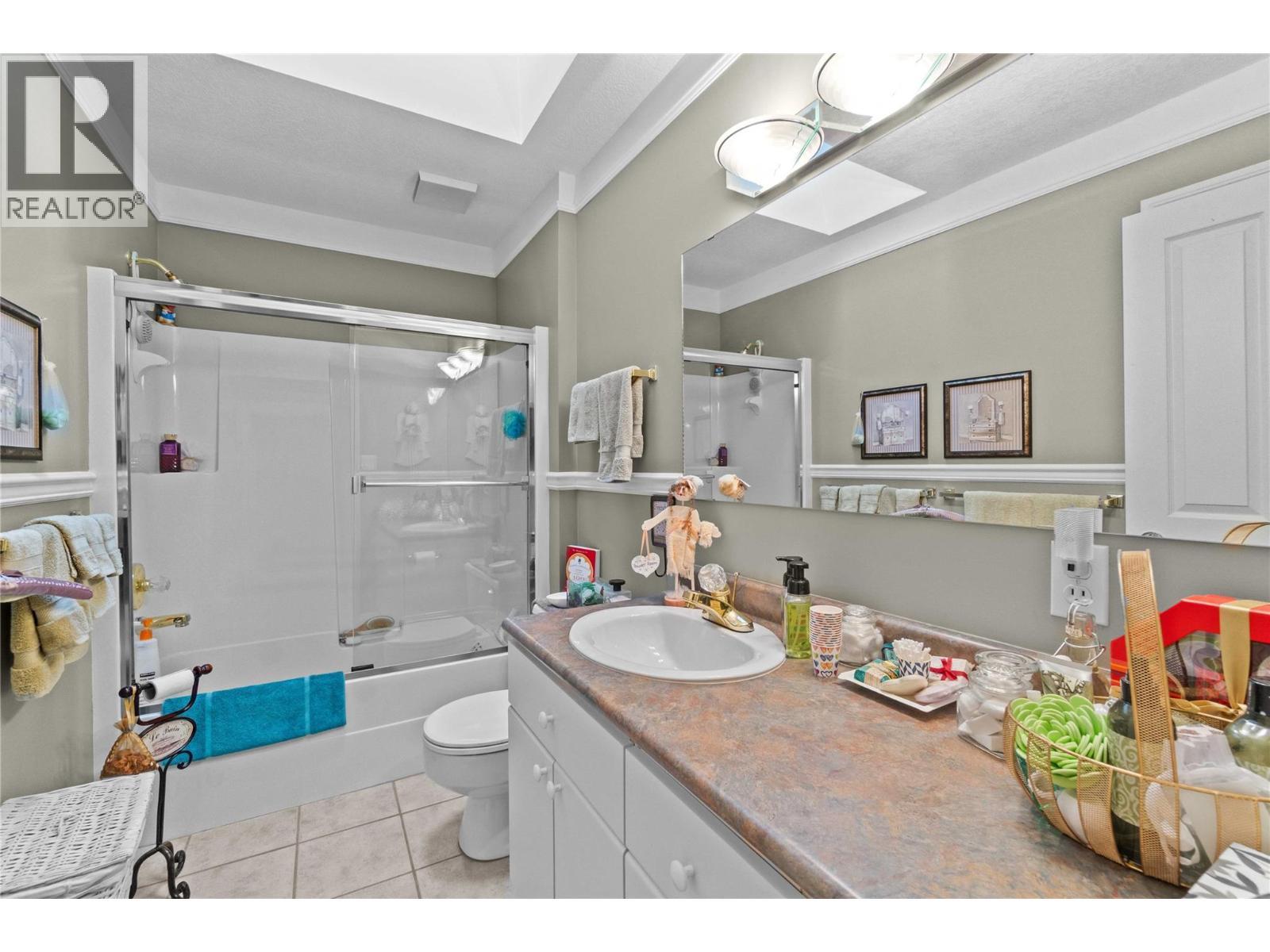 2552 Golf View Crescent, Blind Bay, BC - Indoor Photo Showing Bathroom