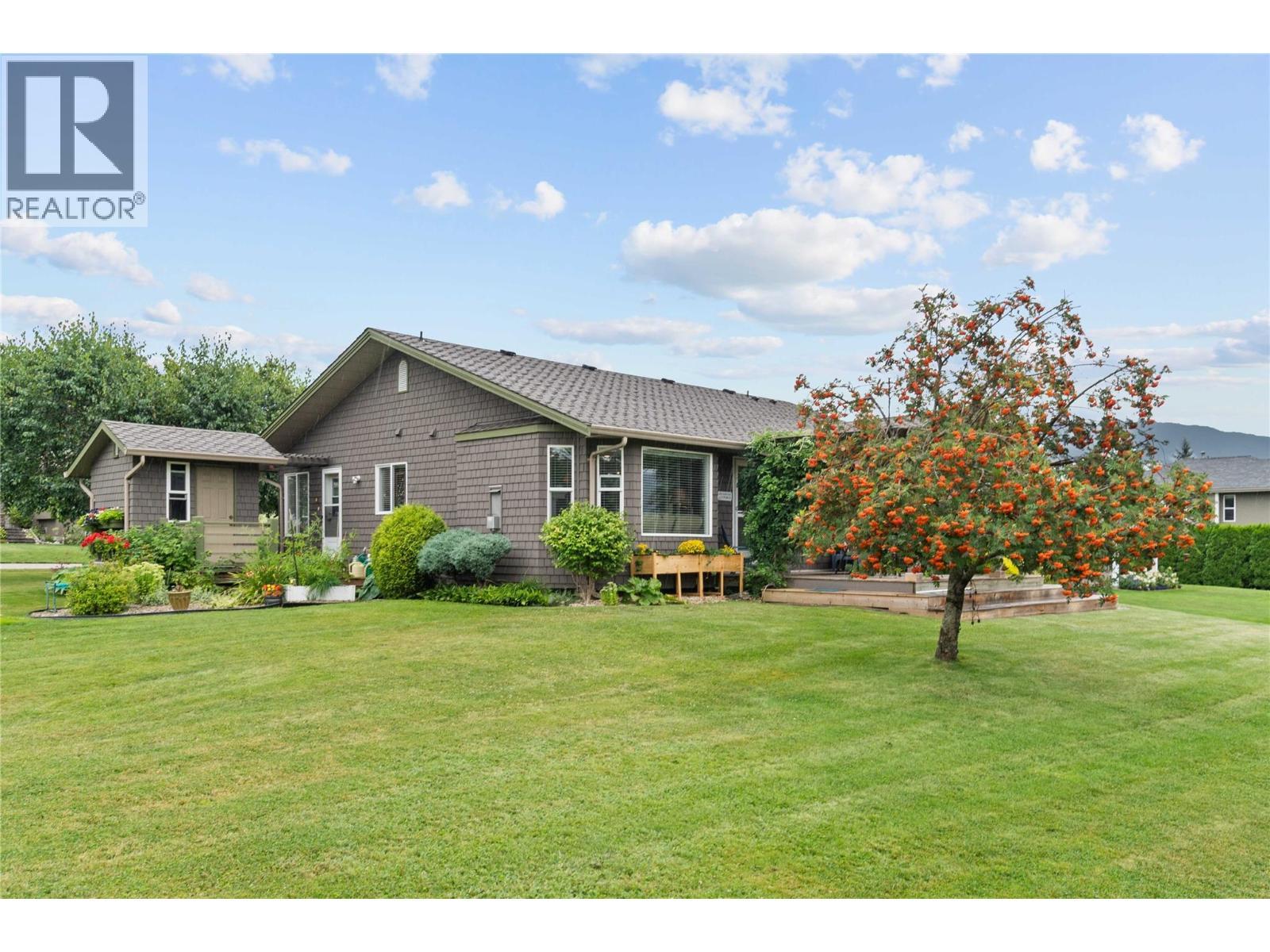 2552 Golf View Crescent, Blind Bay, BC - Outdoor With Facade