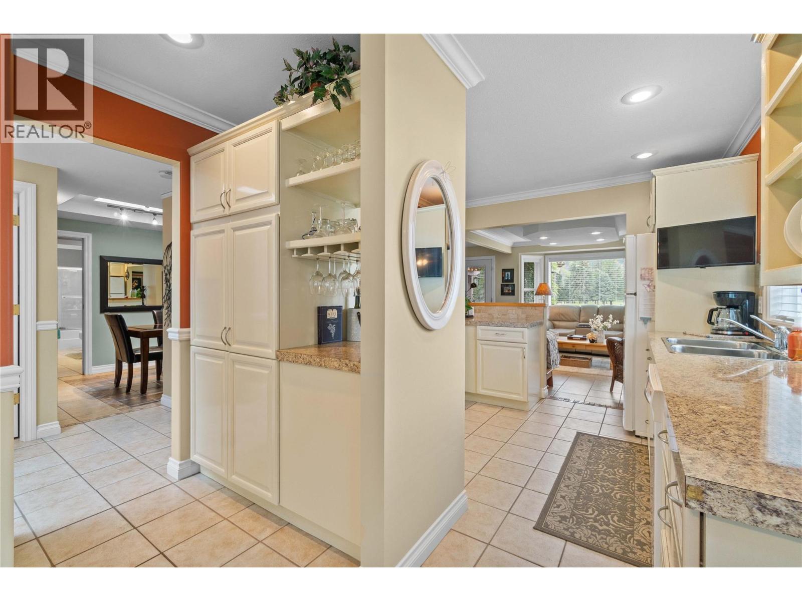 2552 Golf View Crescent, Blind Bay, BC - Indoor Photo Showing Kitchen With Double Sink