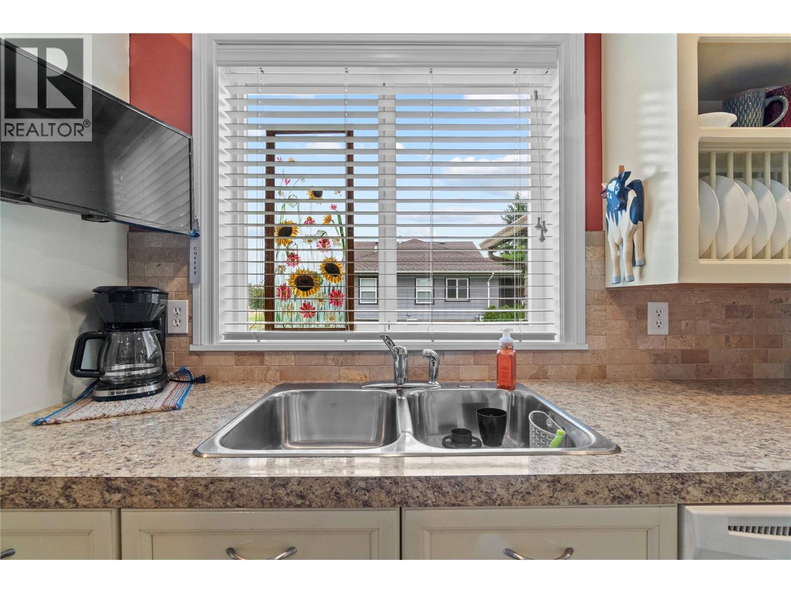 2552 Golf View Crescent, Blind Bay, BC - Indoor Photo Showing Kitchen With Double Sink