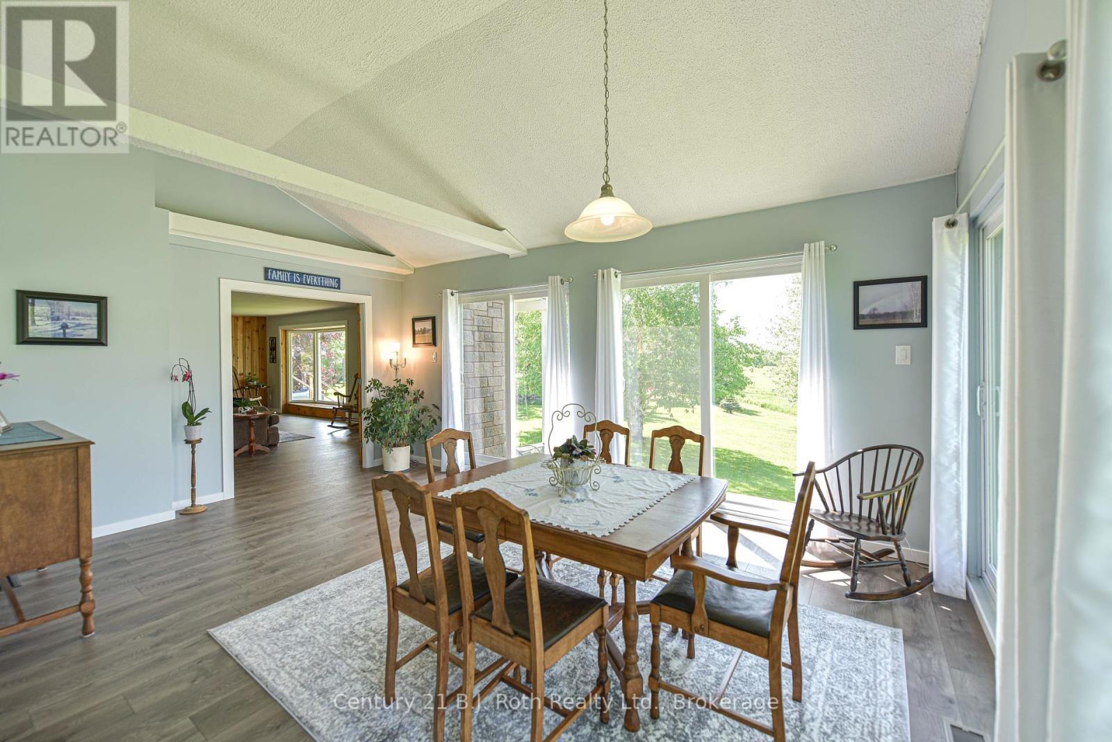 1579 Wainman Line, Severn, ON - Indoor Photo Showing Dining Room