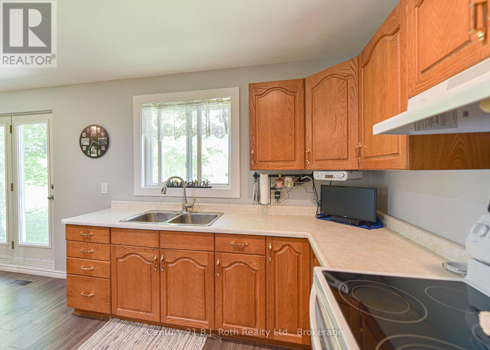 1579 Wainman Line, Severn, ON - Indoor Photo Showing Kitchen With Double Sink