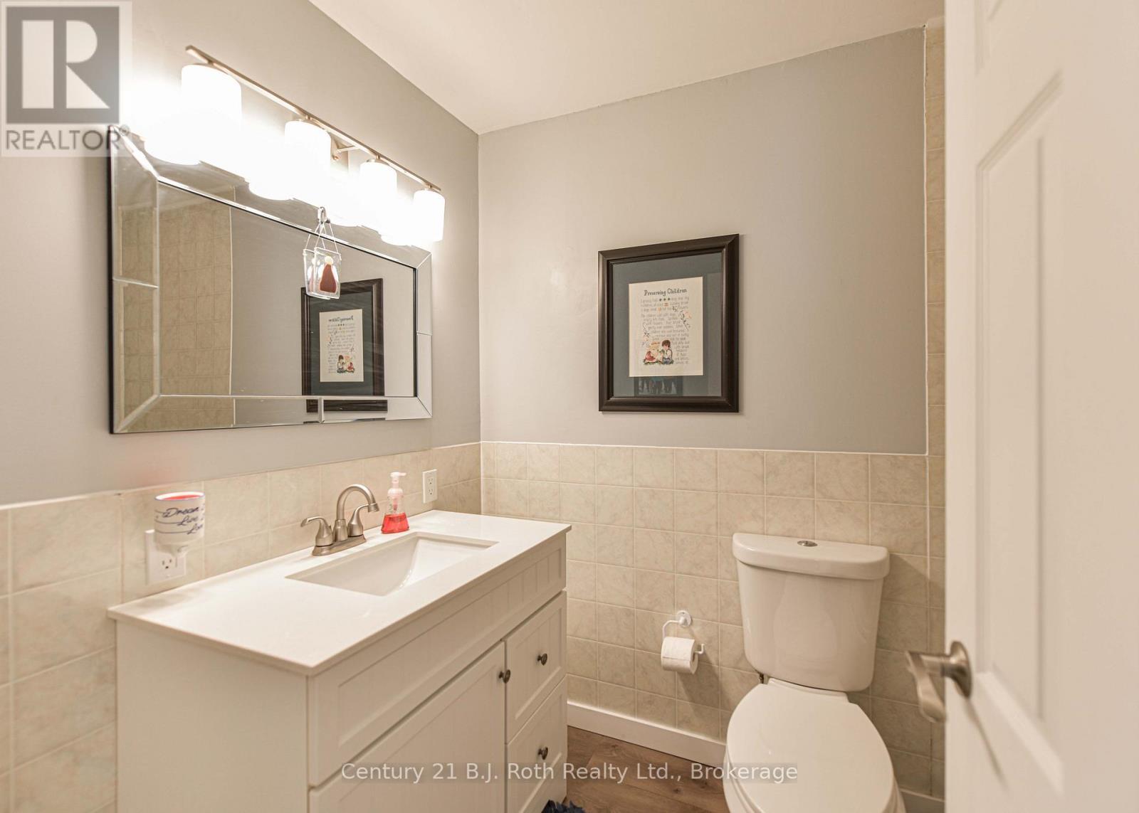 1579 Wainman Line, Severn, ON - Indoor Photo Showing Bathroom