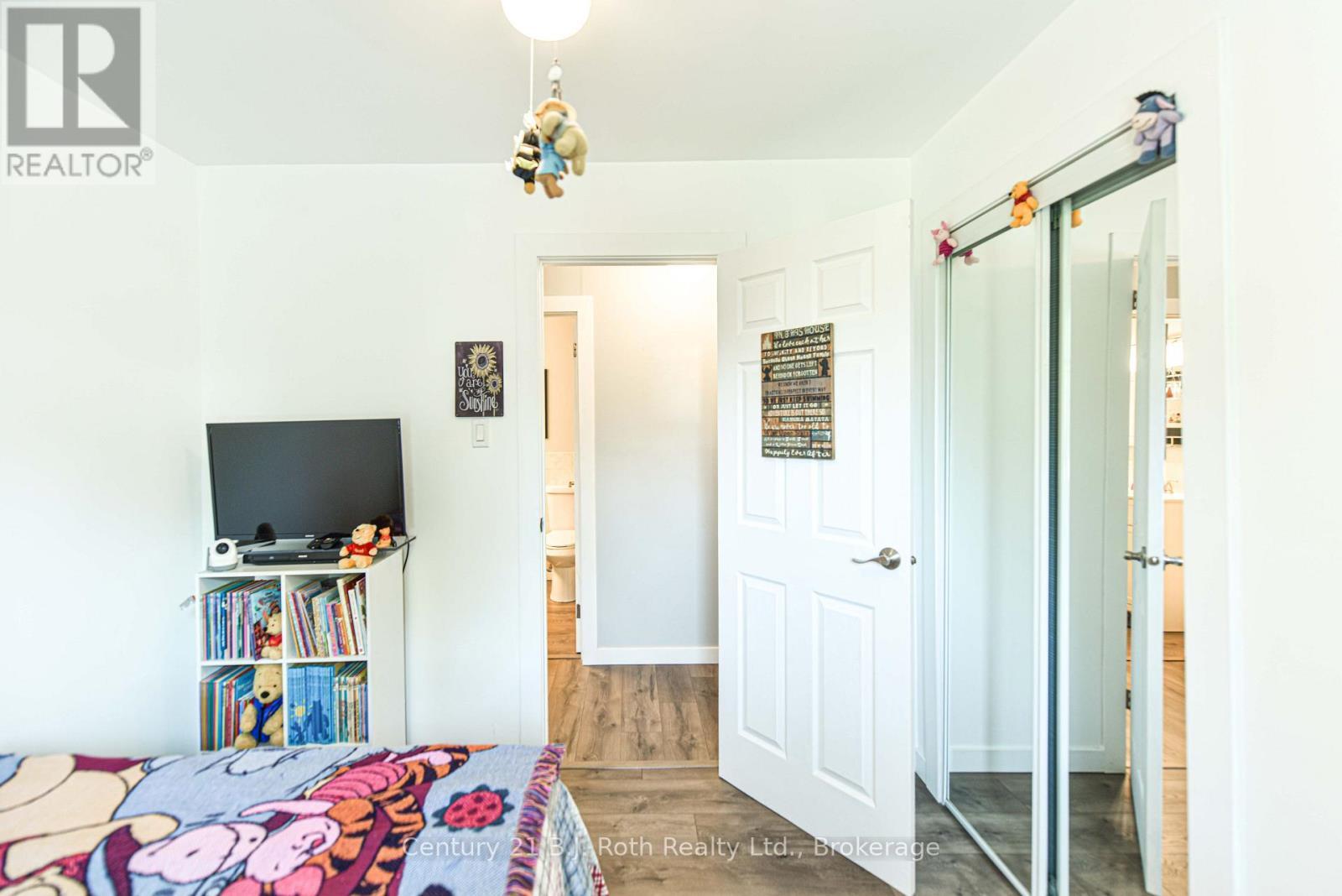 1579 Wainman Line, Severn, ON - Indoor Photo Showing Bedroom
