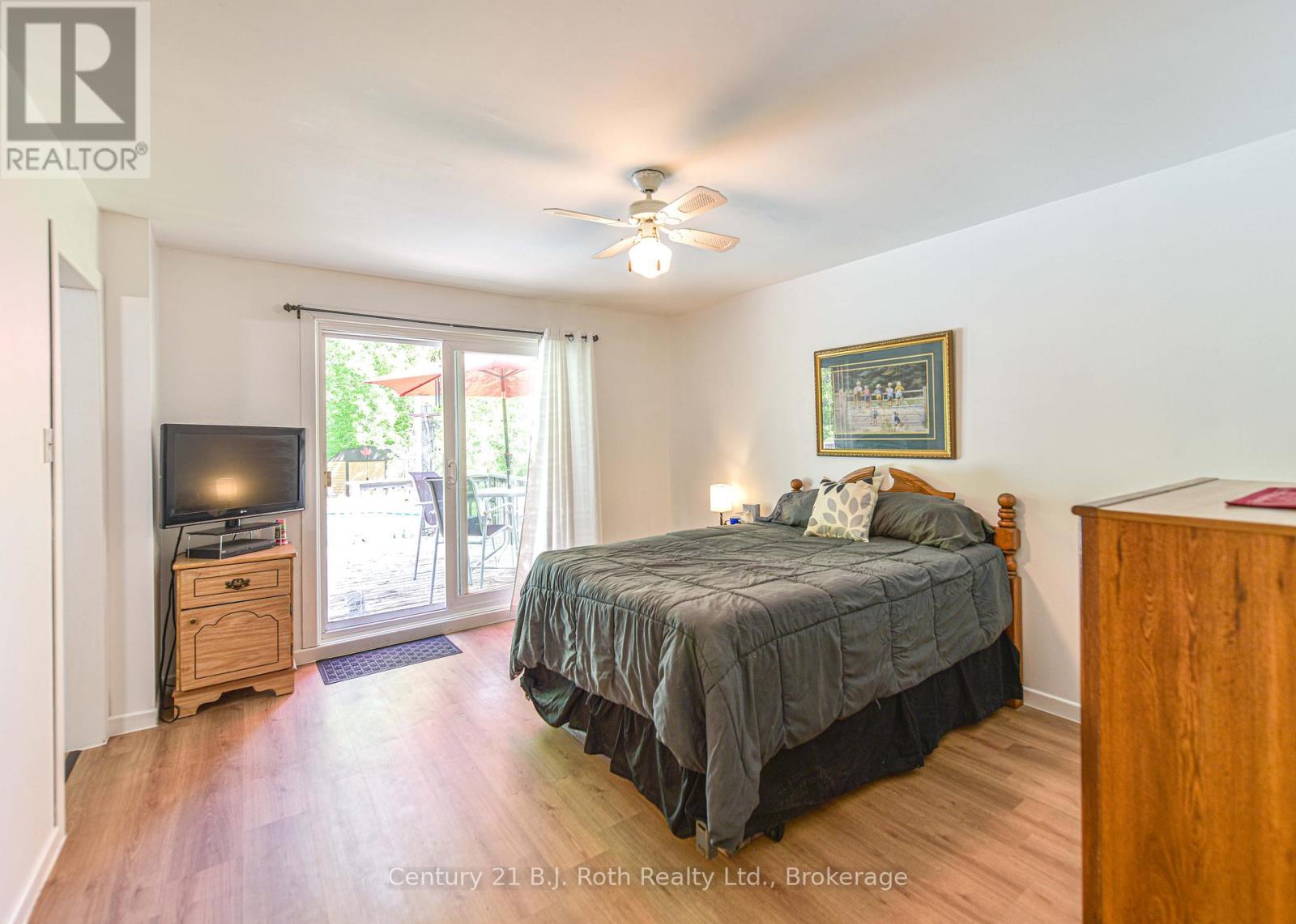 1579 Wainman Line, Severn, ON - Indoor Photo Showing Bedroom