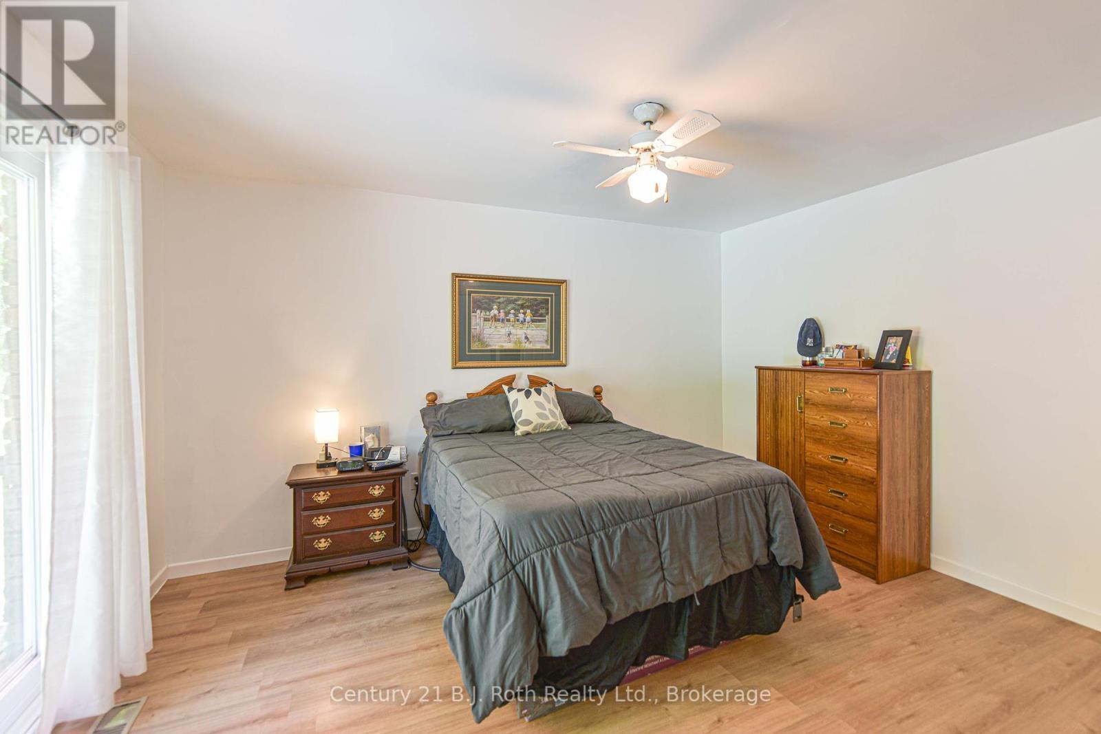 1579 Wainman Line, Severn, ON - Indoor Photo Showing Bedroom