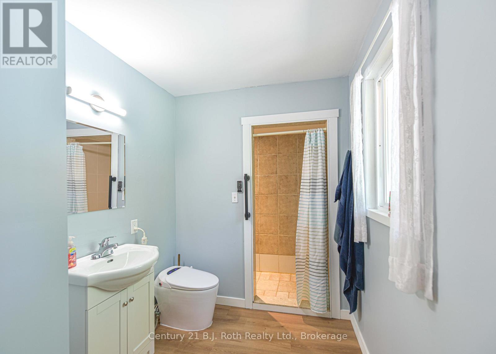 1579 Wainman Line, Severn, ON - Indoor Photo Showing Bathroom