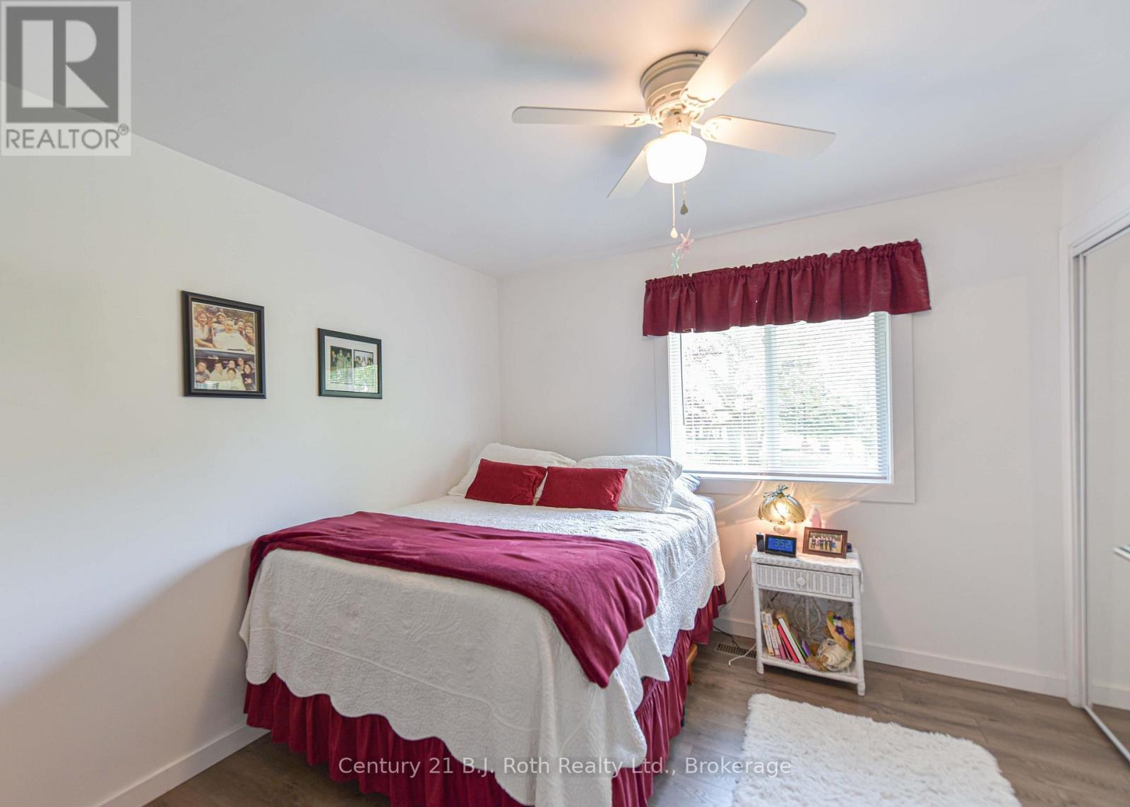 1579 Wainman Line, Severn, ON - Indoor Photo Showing Bedroom